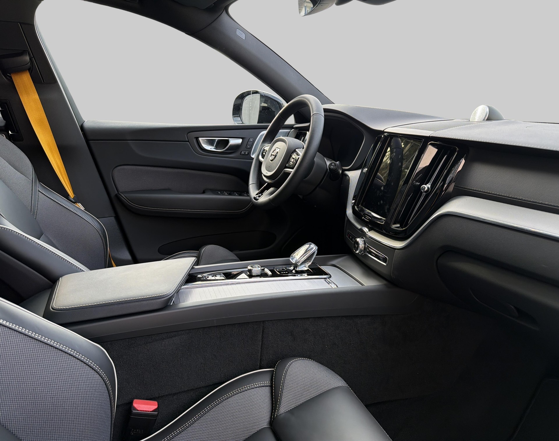 VOLVO XC60 2.0 T8 TE Polestar eAWD-image-4