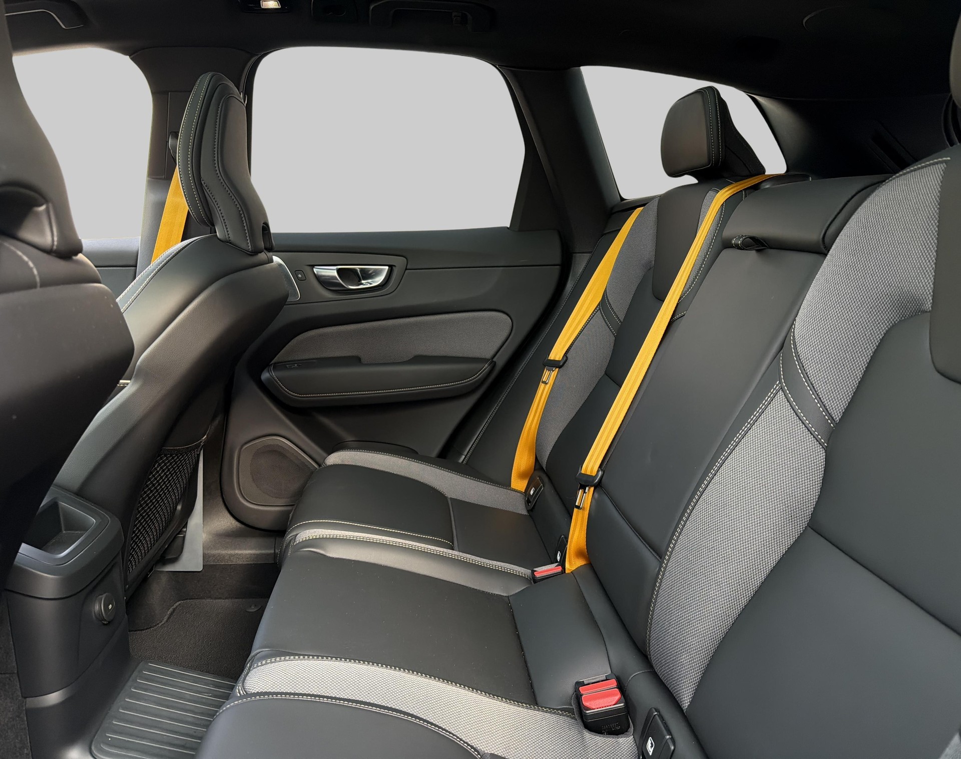 VOLVO XC60 2.0 T8 TE Polestar eAWD-image-6