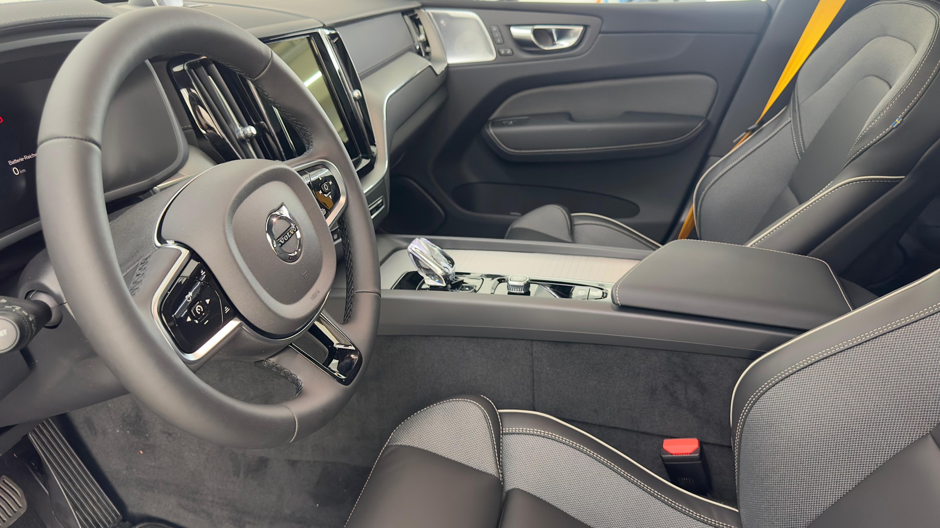 VOLVO XC60 2.0 T8 TE Polestar eAWD-image-3