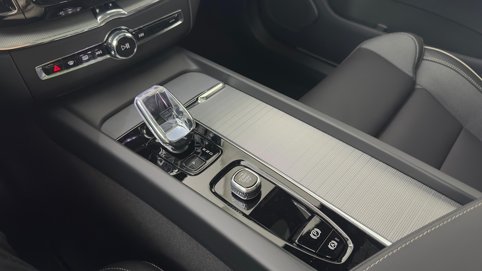VOLVO XC60 2.0 T8 TE Polestar eAWD-image-9