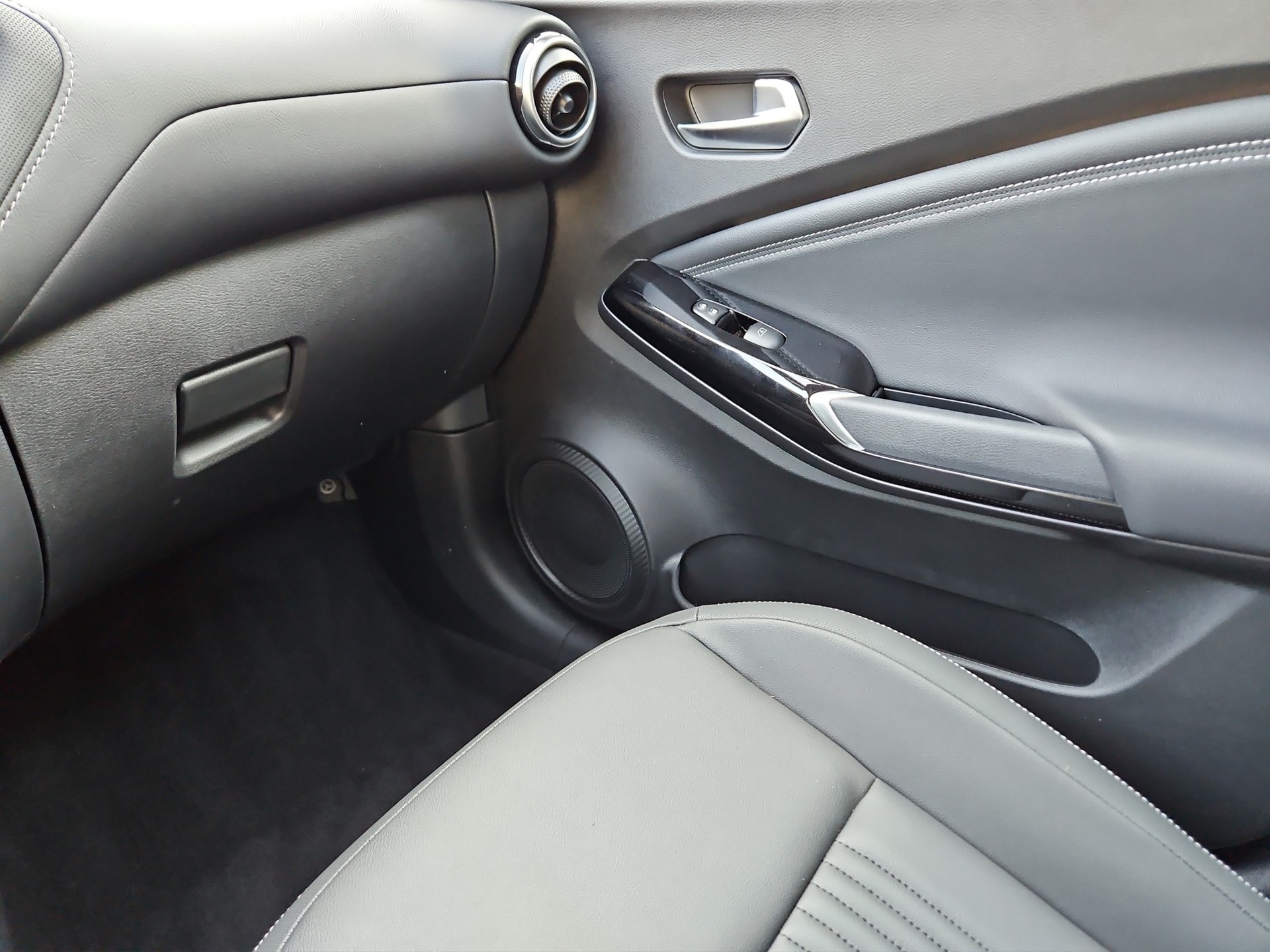 NISSAN Juke 1.6 FHEV Tekna-image-17