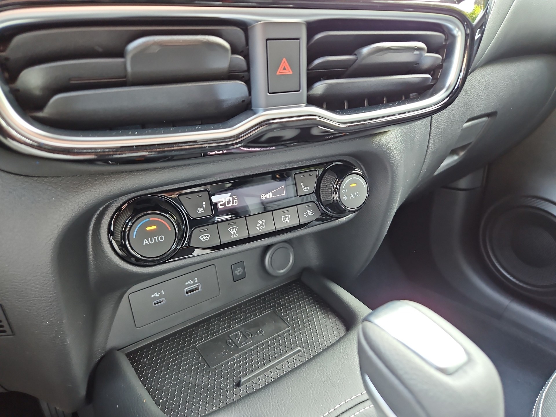 NISSAN Juke 1.6 FHEV Tekna-image-16