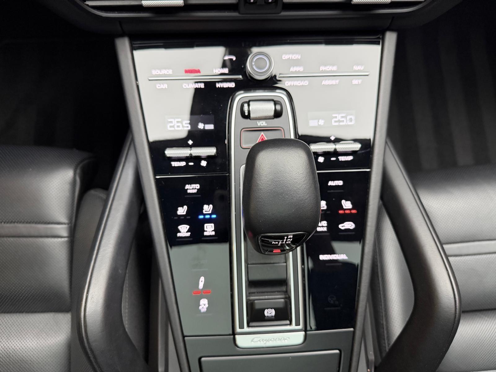 PORSCHE Cayenne Coupé 3.0 V6 E-Hybrid-image-21