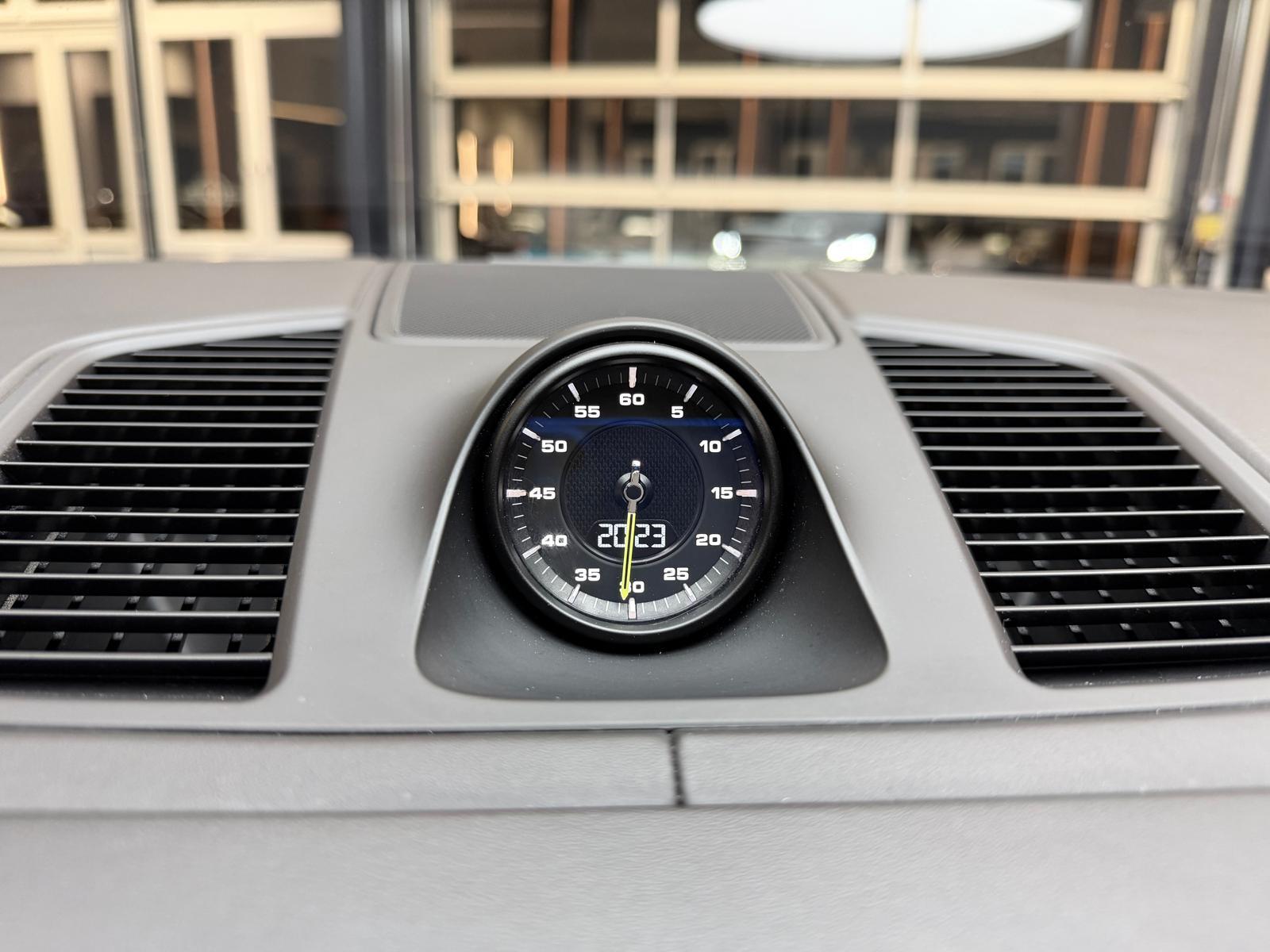 PORSCHE Cayenne Coupé 3.0 V6 E-Hybrid-image-27