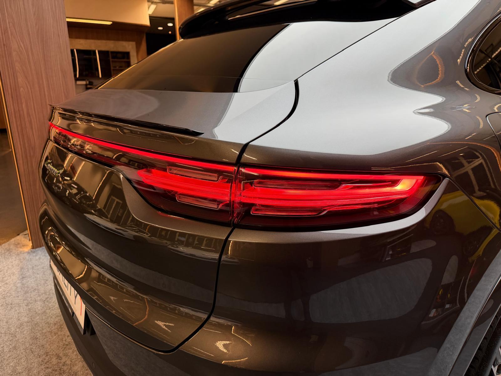 PORSCHE Cayenne Coupé 3.0 V6 E-Hybrid-image-11