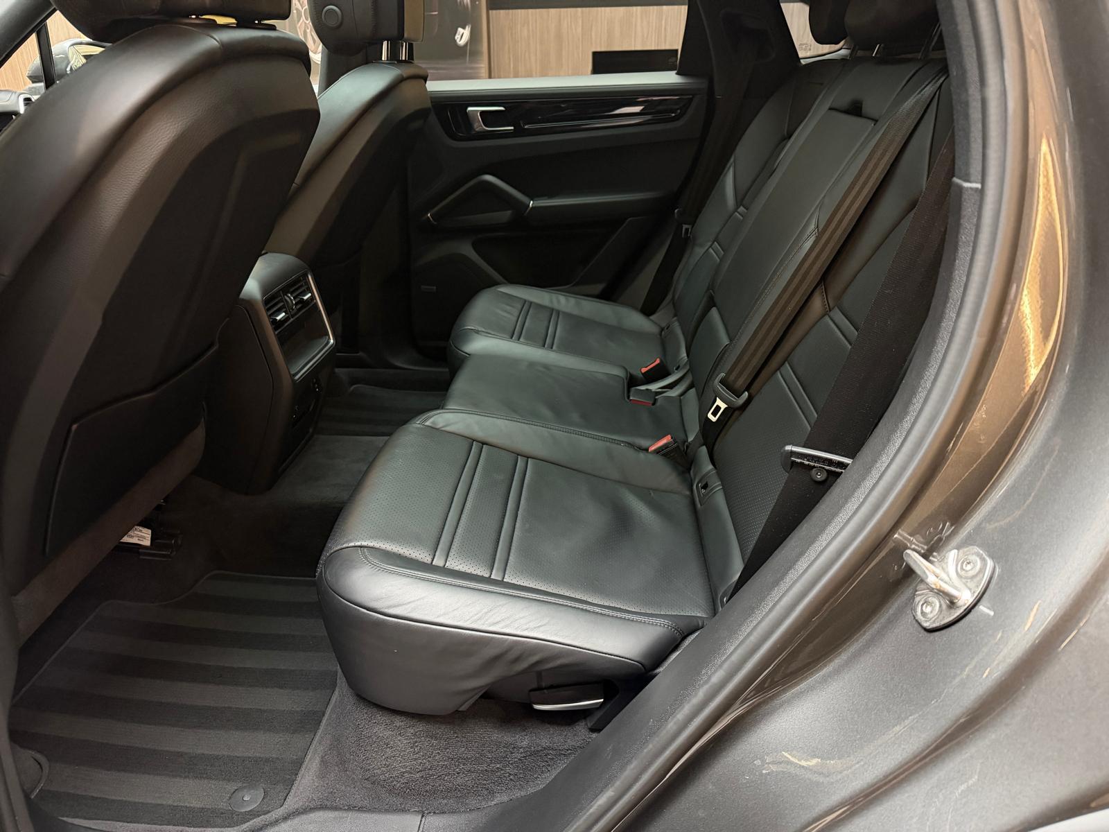 PORSCHE Cayenne Coupé 3.0 V6 E-Hybrid-image-19