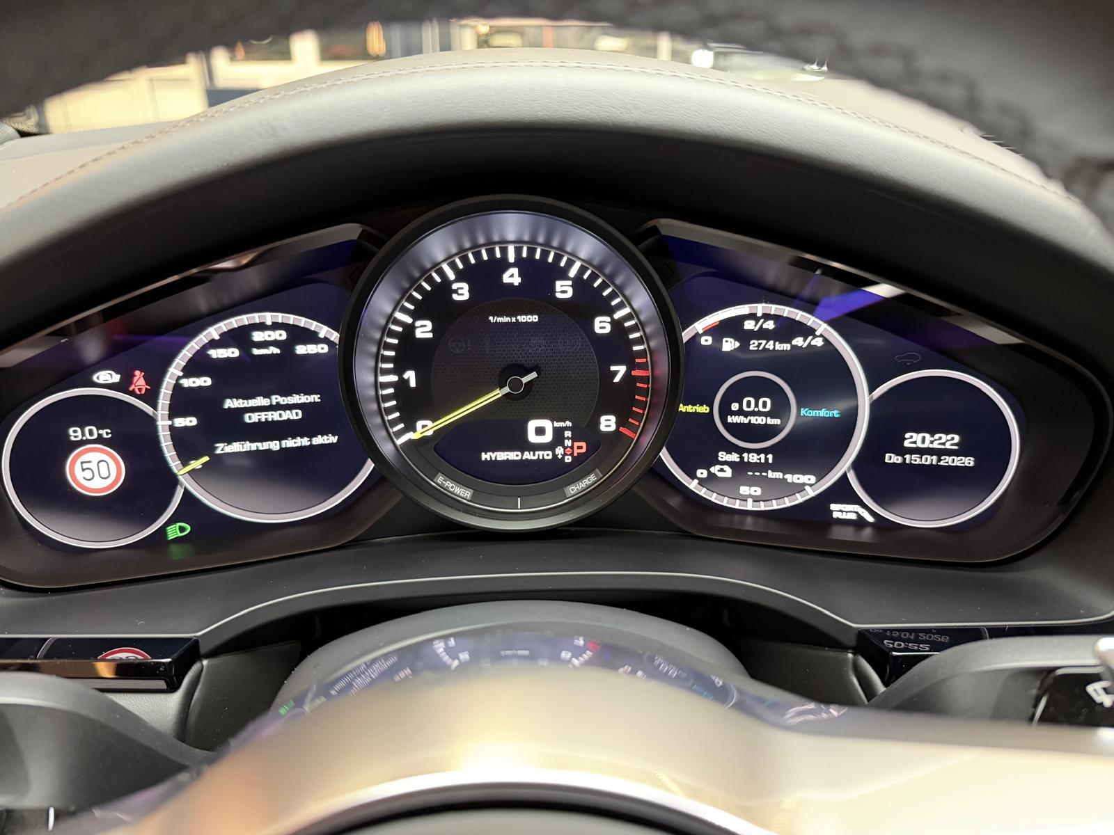 PORSCHE Cayenne Coupé 3.0 V6 E-Hybrid-image-23