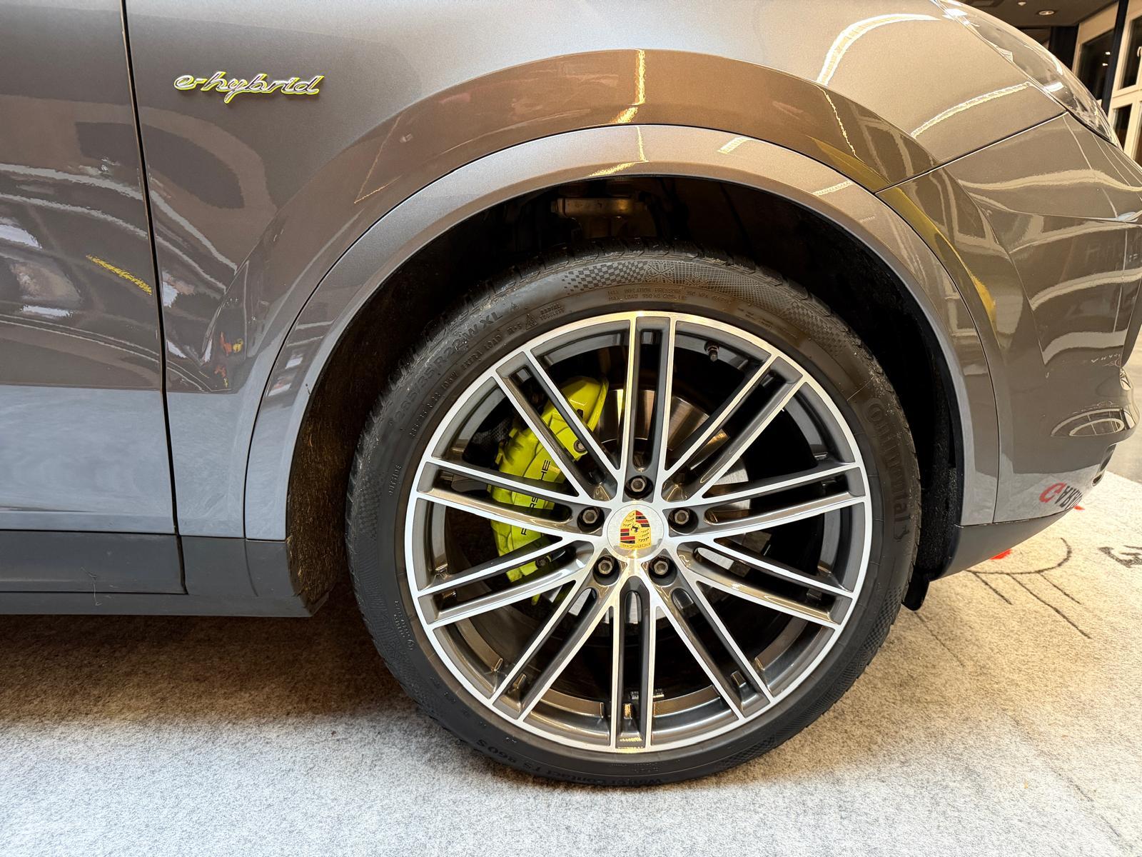 PORSCHE Cayenne Coupé 3.0 V6 E-Hybrid-image-9