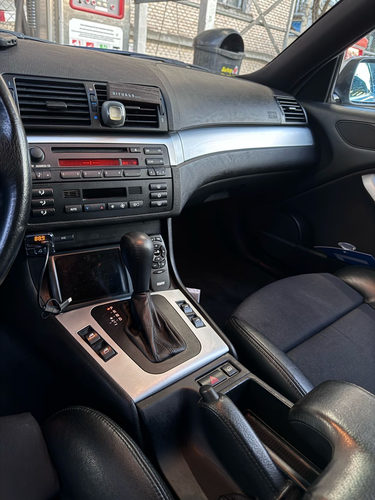 BMW 330 Ci-image-2