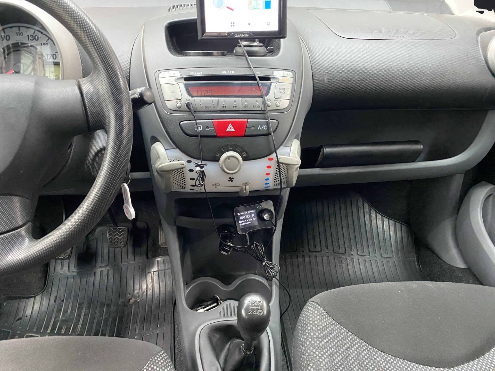 TOYOTA Aygo 1.0 Linea Sol-image-12