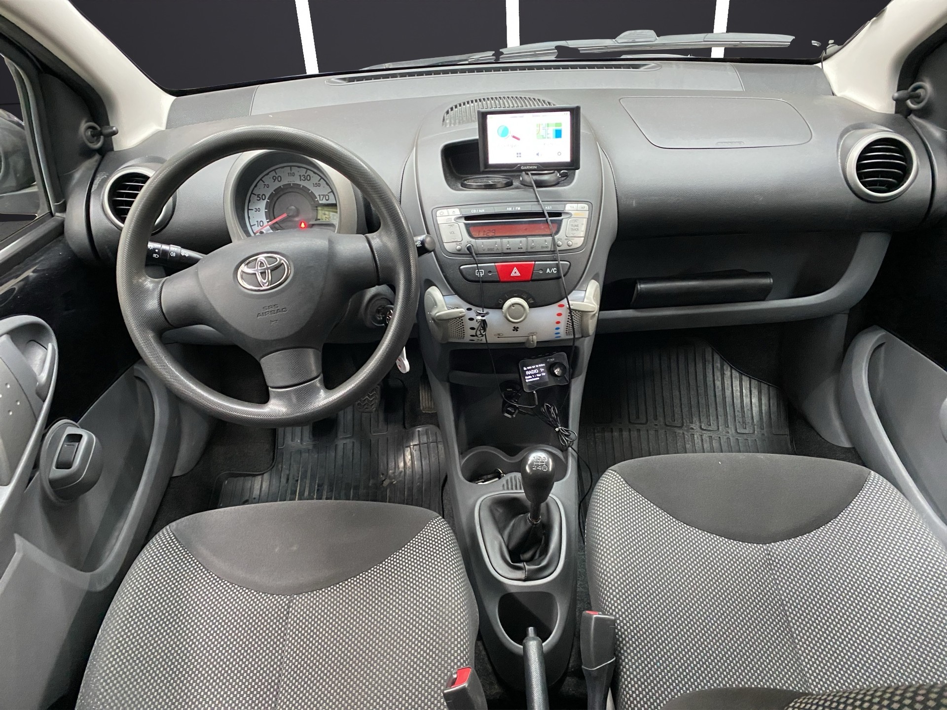 TOYOTA Aygo 1.0 Linea Sol-image-9