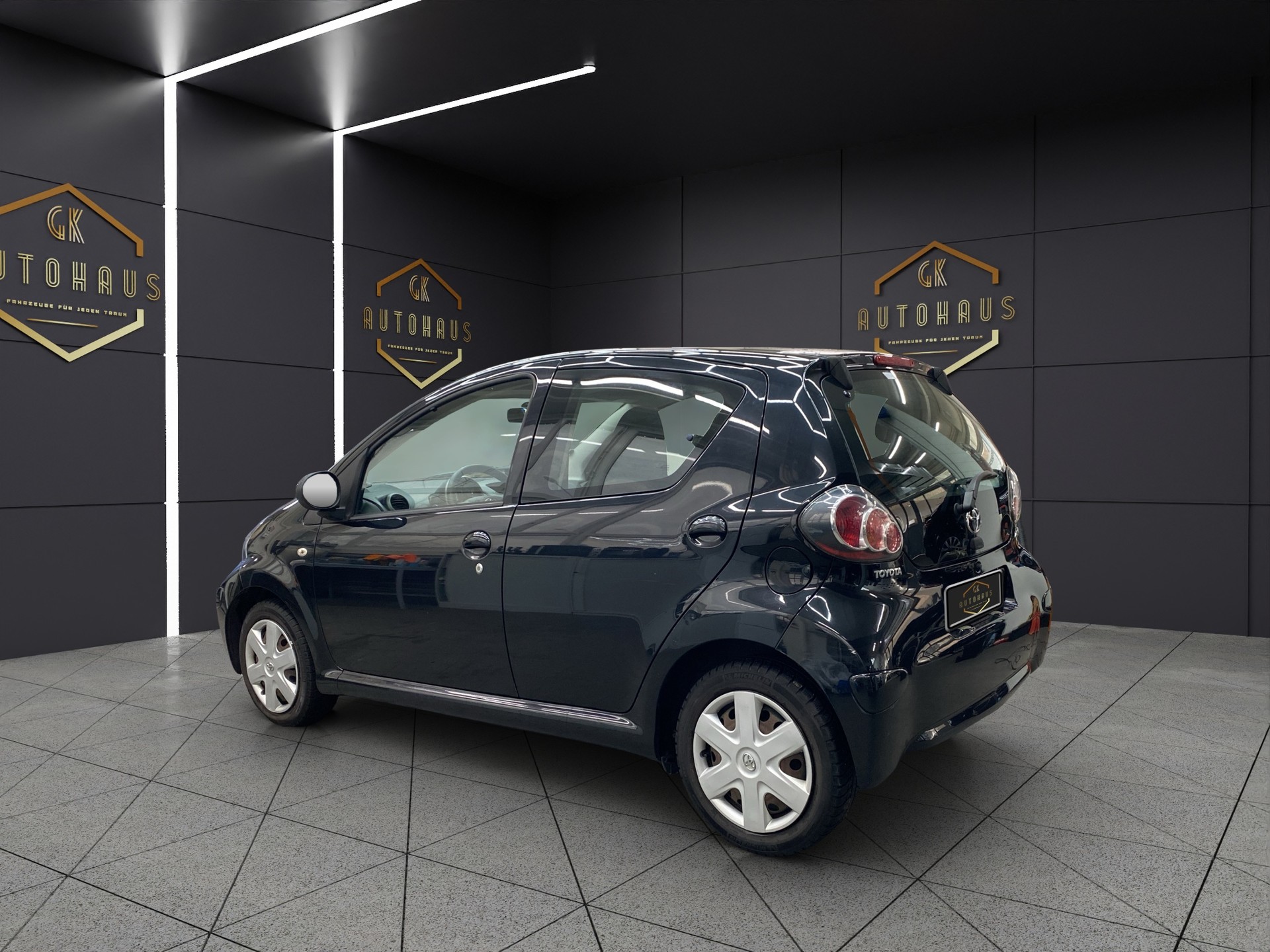 TOYOTA Aygo 1.0 Linea Sol-image-2