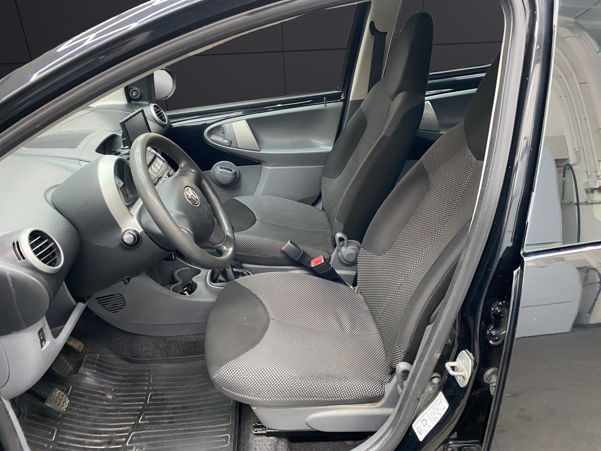 TOYOTA Aygo 1.0 Linea Sol-image-8