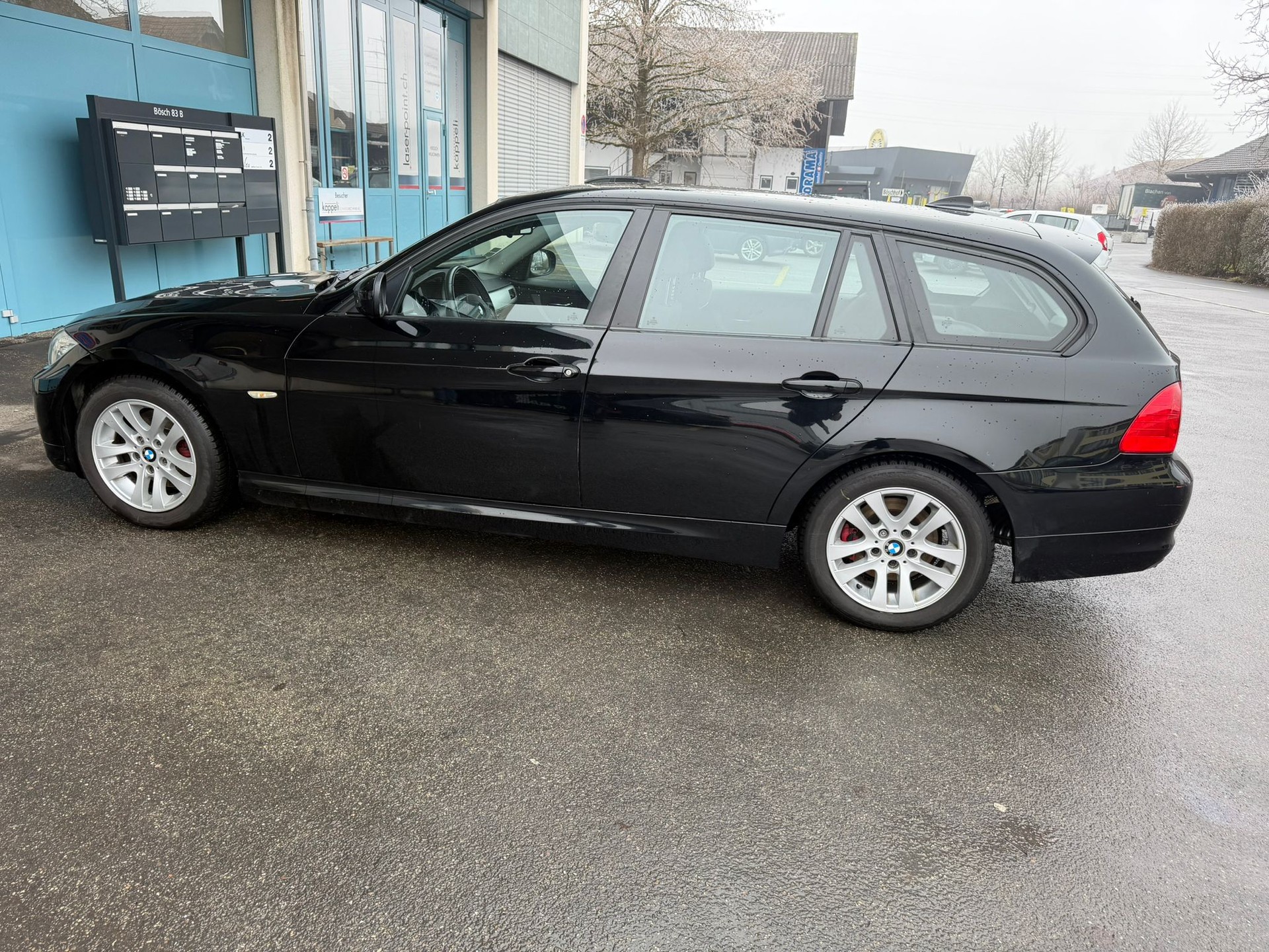 BMW 318d Touring Dynamic Edition-image-3