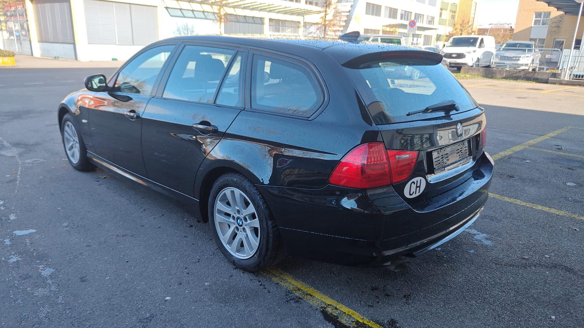 BMW 318d Touring Dynamic Edition-image-4