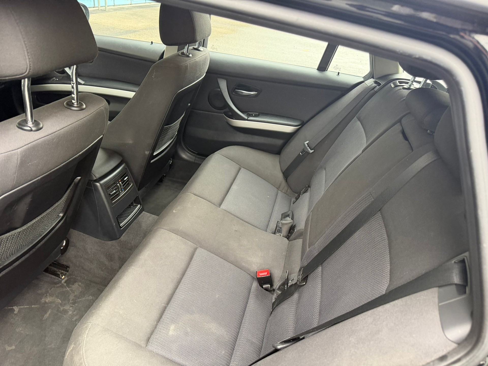 BMW 318d Touring Dynamic Edition-image-7
