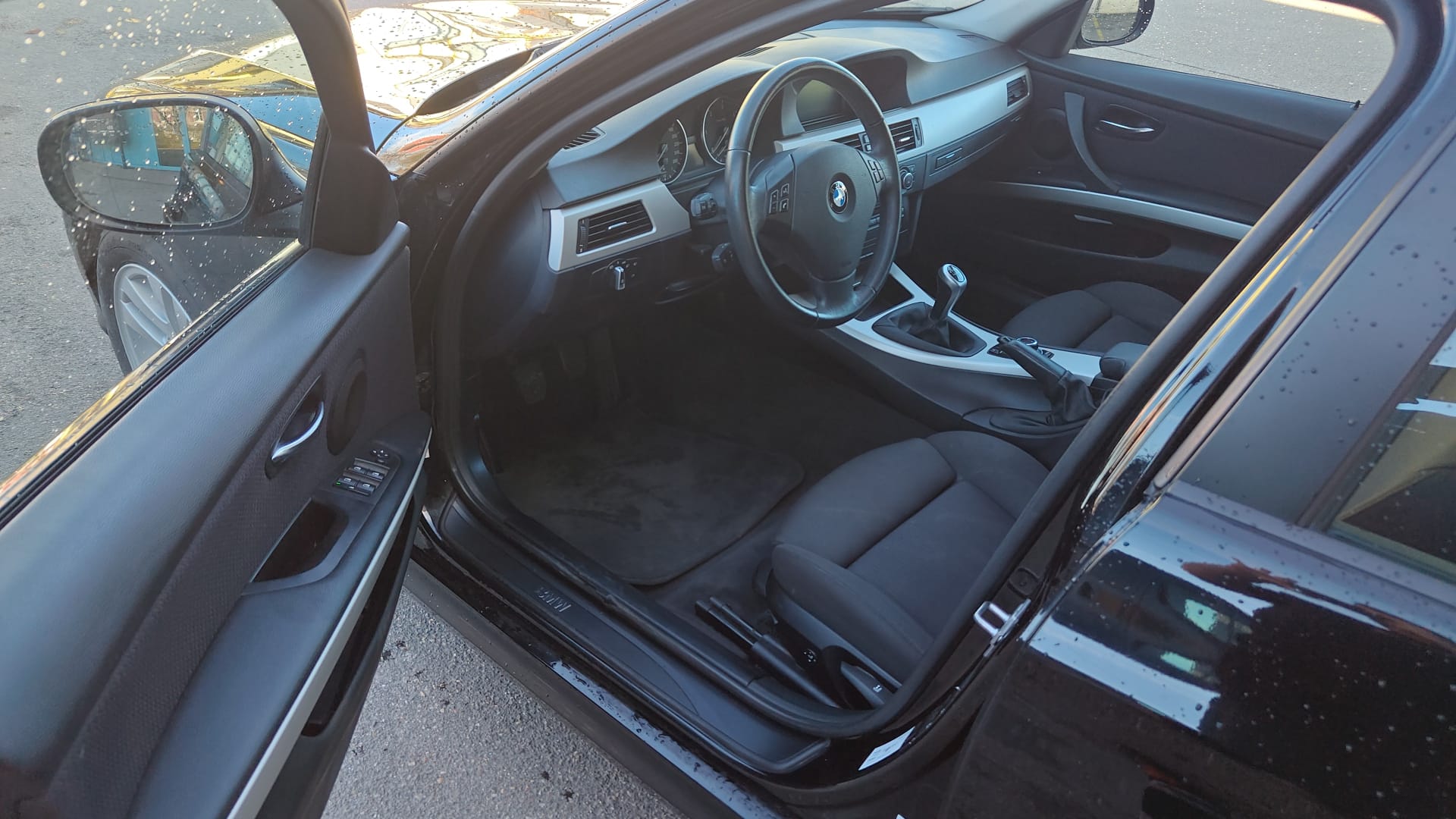 BMW 318d Touring Dynamic Edition-image-12