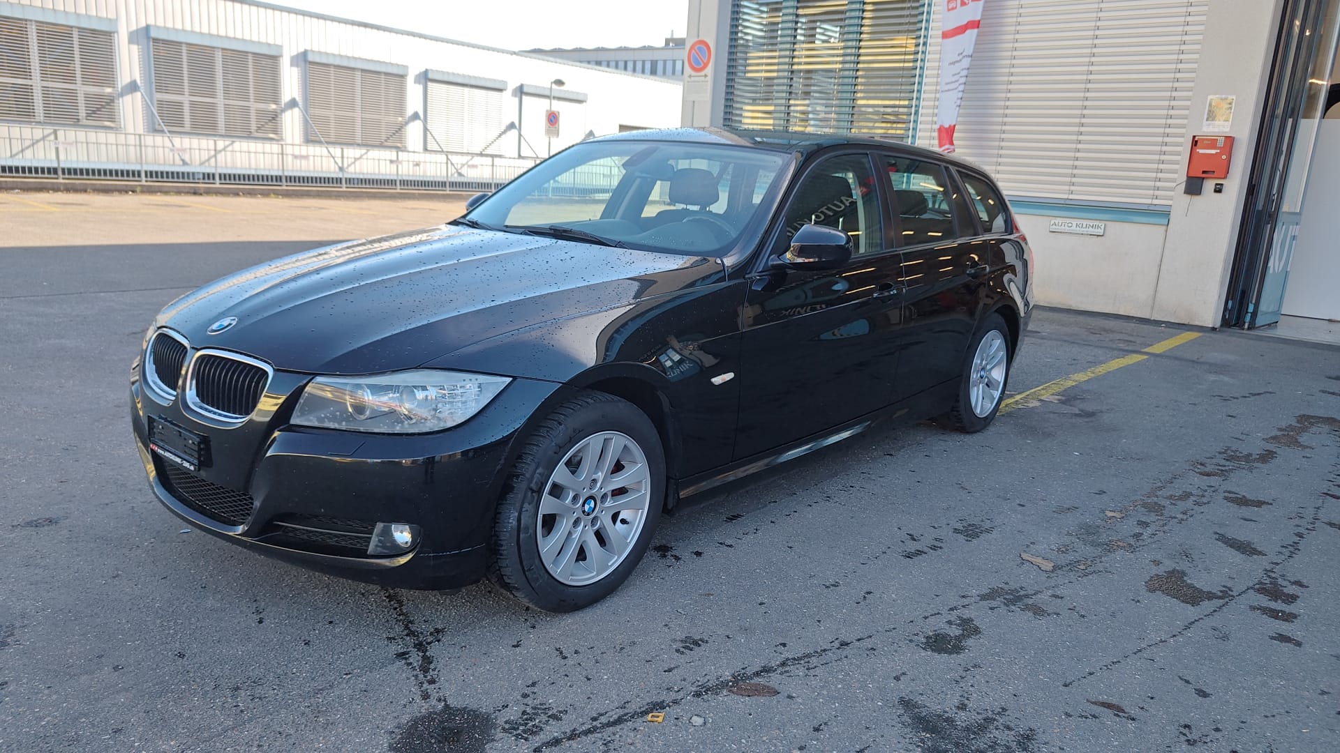 BMW 318d Touring Dynamic Edition-image-1