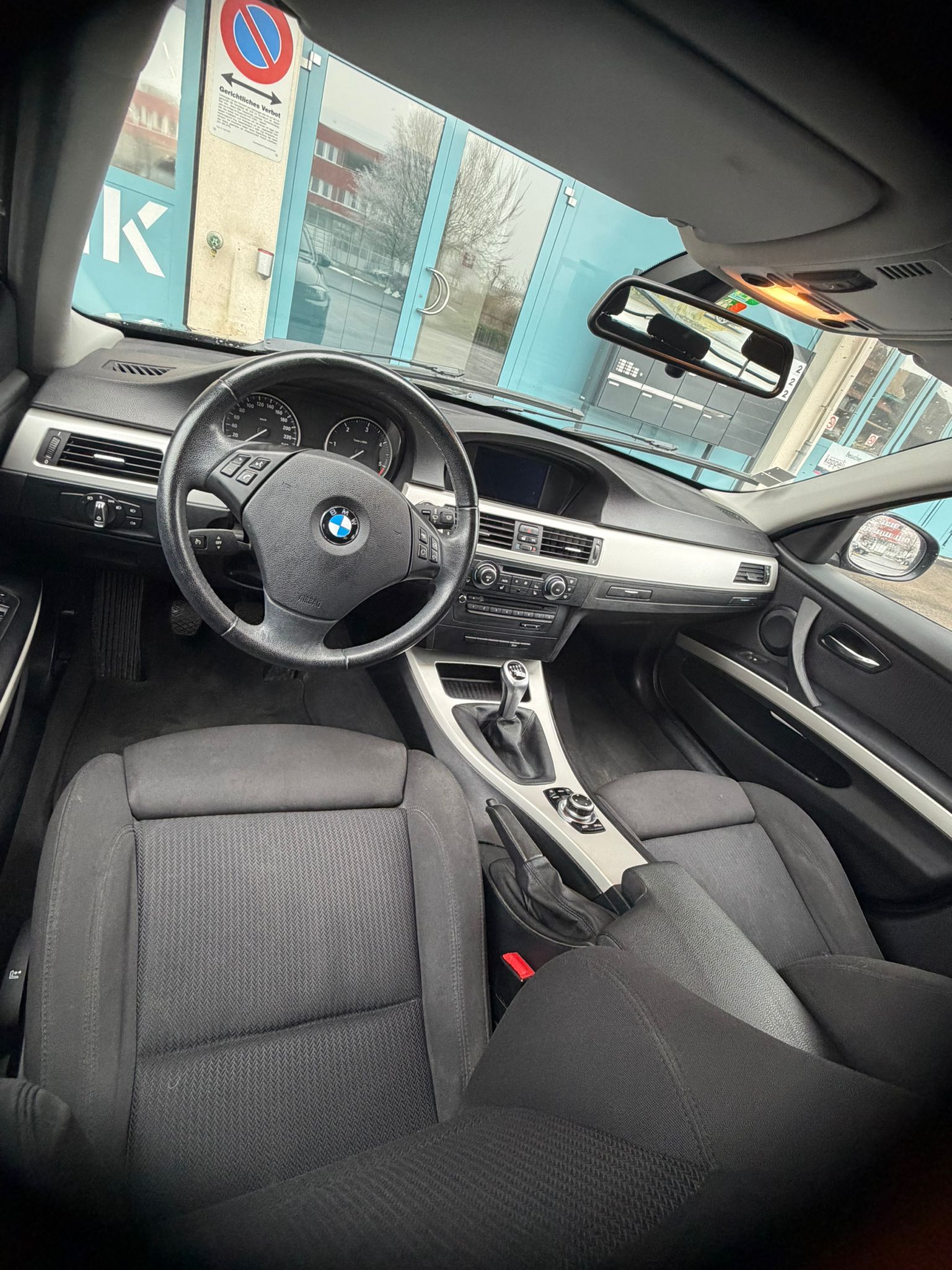 BMW 318d Touring Dynamic Edition-image-6