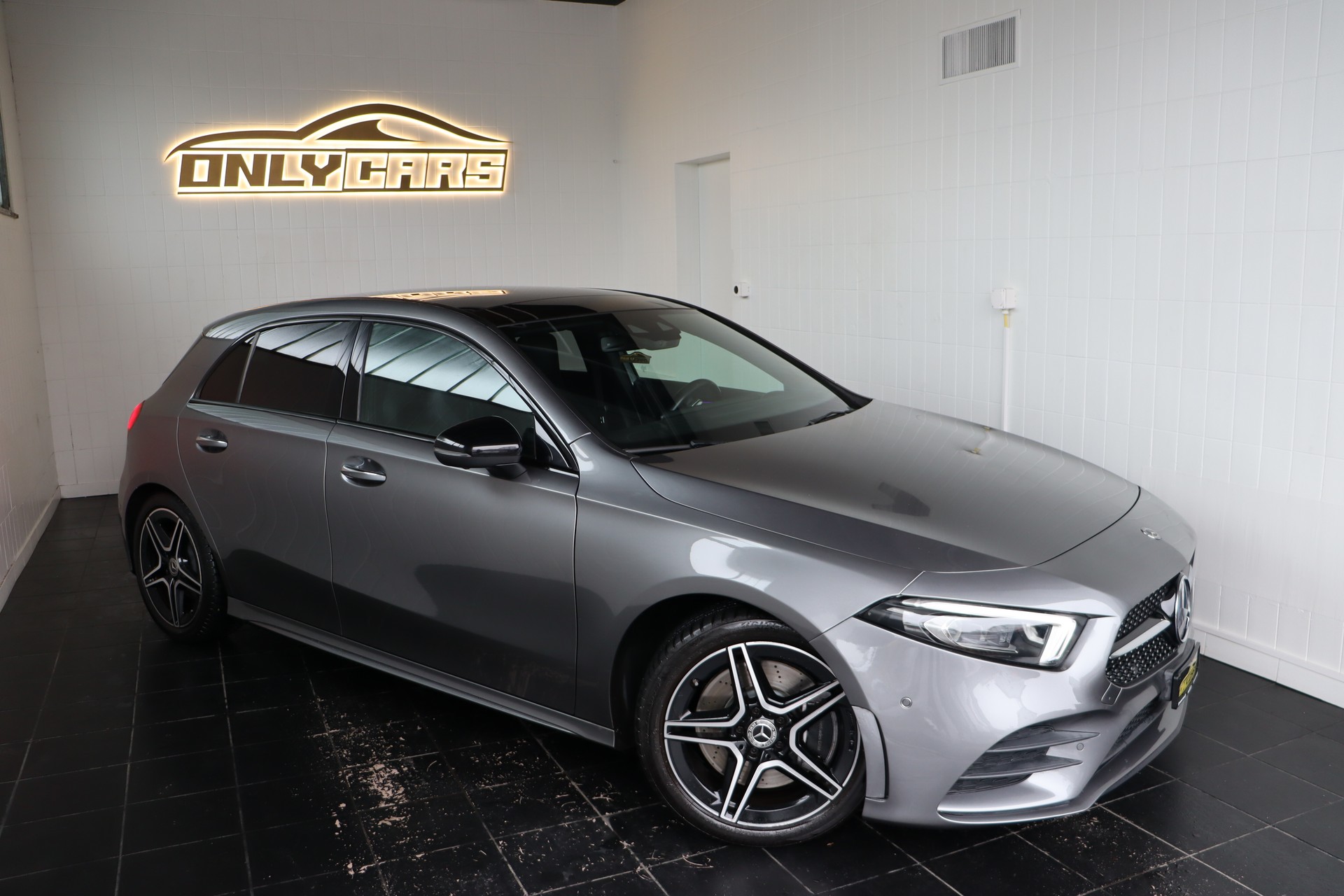 MERCEDES-BENZ A 250 AMG Line 7G-DCT-image-2