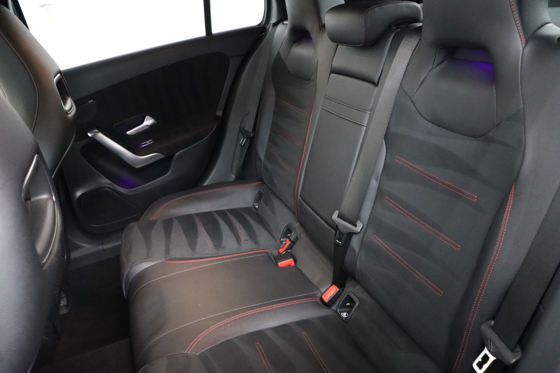 MERCEDES-BENZ A 250 AMG Line 7G-DCT-image-15