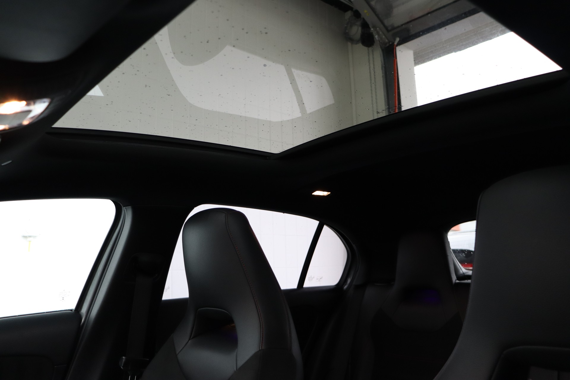 MERCEDES-BENZ A 250 AMG Line 7G-DCT-image-9