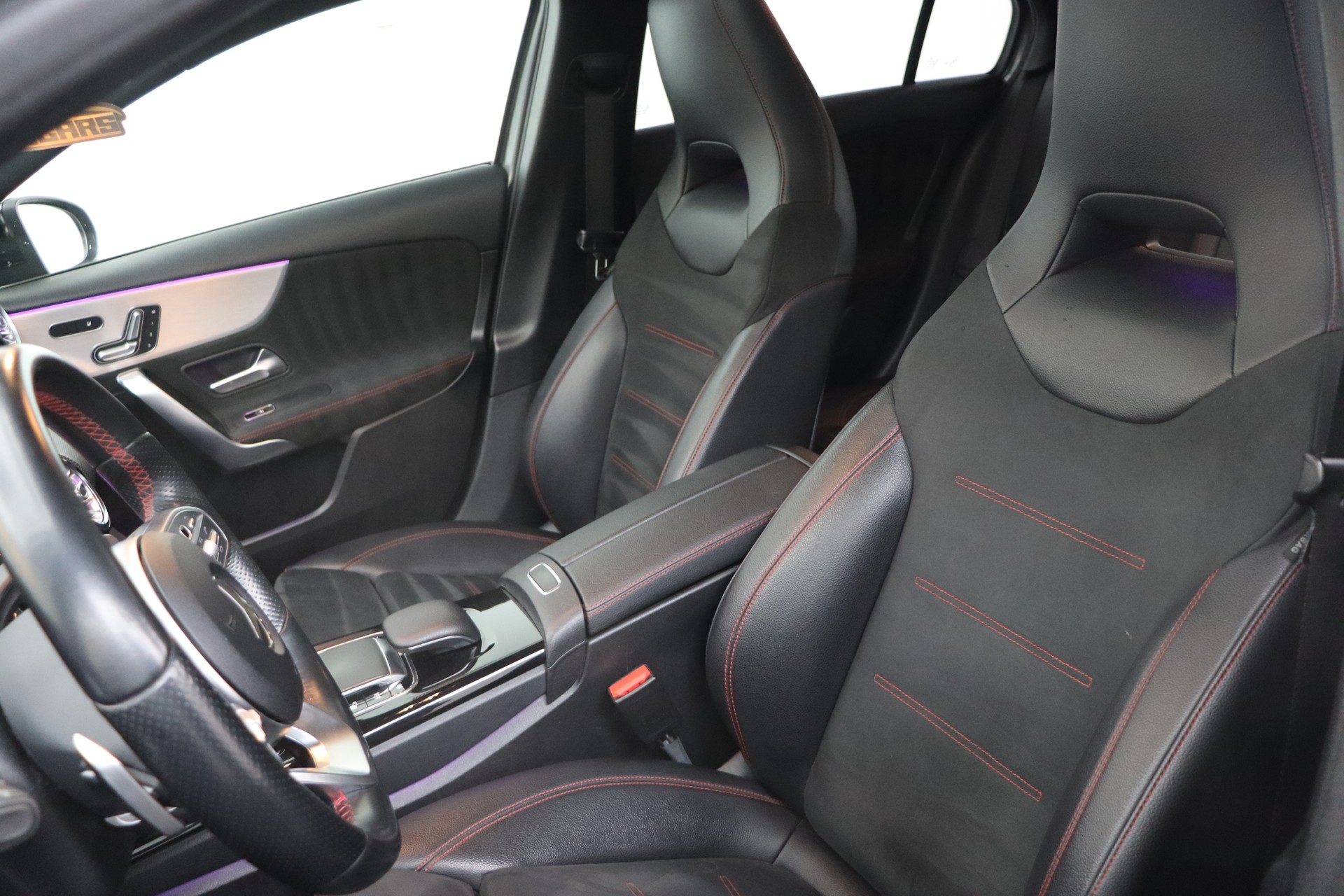 MERCEDES-BENZ A 250 AMG Line 7G-DCT-image-8