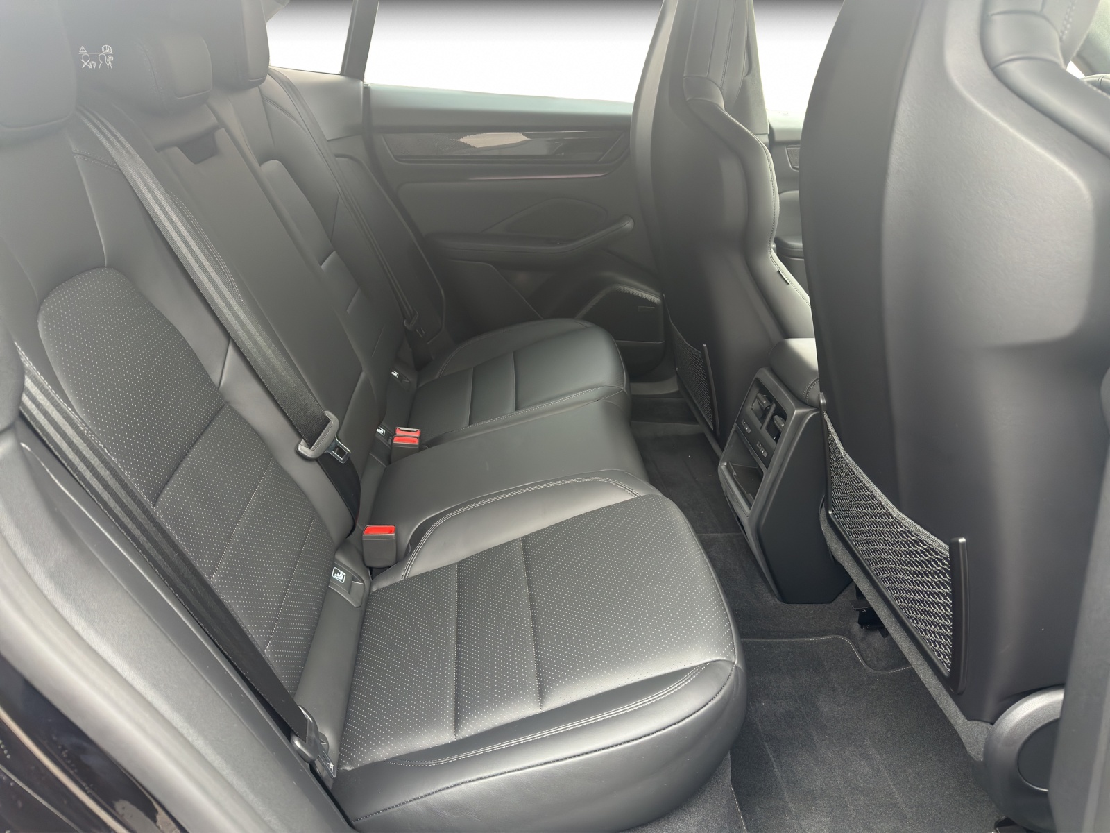 PORSCHE Macan Turbo 100kWh-image-13