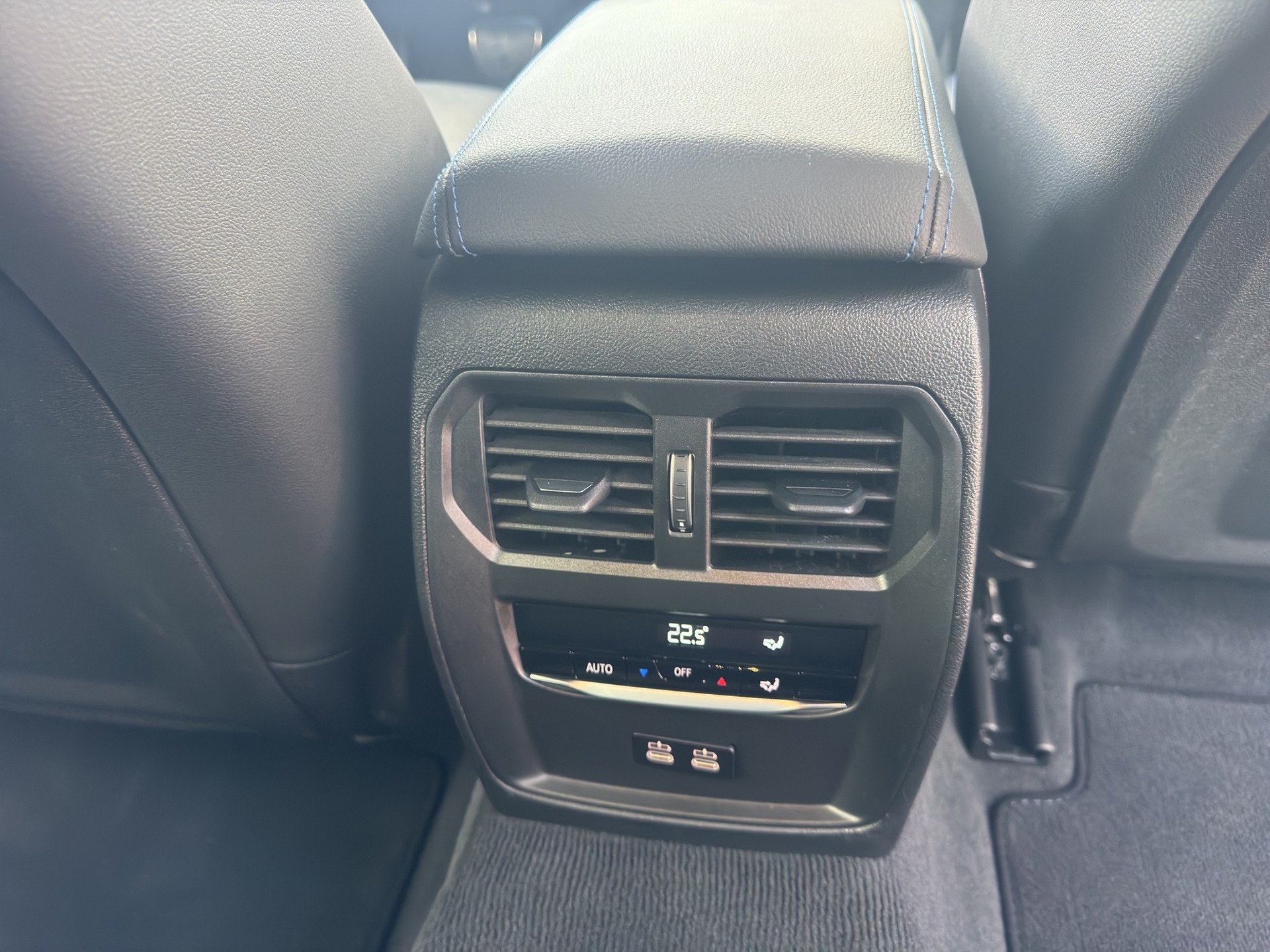 BMW 330e x DriveTouring Steptronic M Sport-image-24
