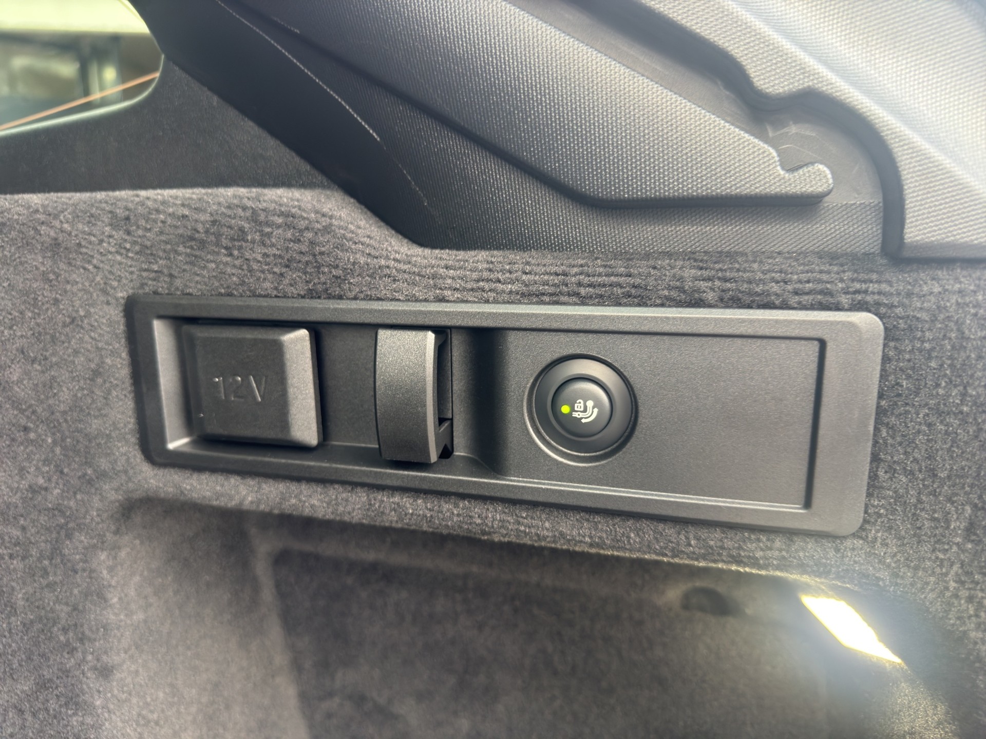 BMW 330e x DriveTouring Steptronic M Sport-image-23