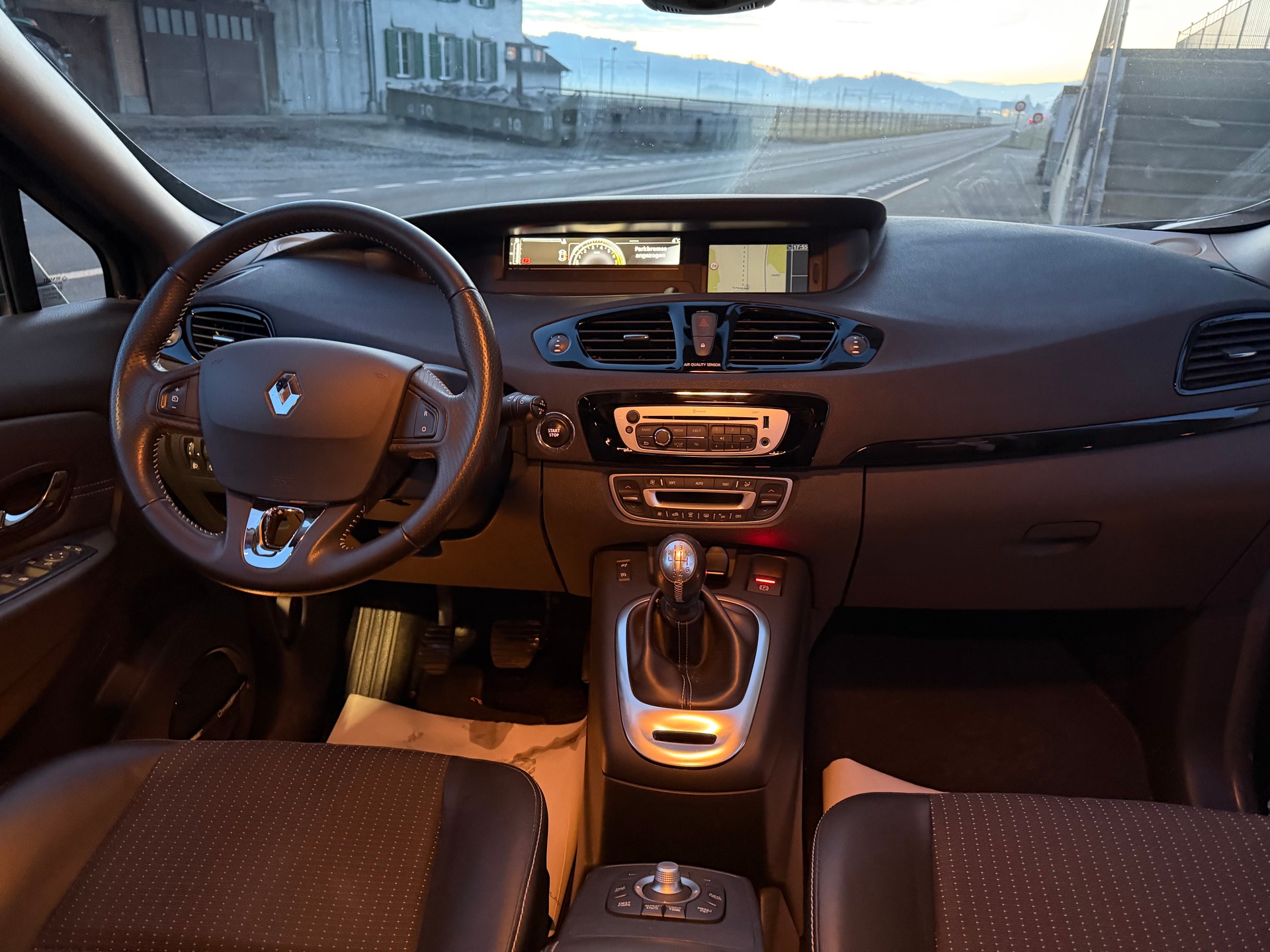 RENAULT Grand Scénic 1.2 16V Turbo Swiss Edition-image-10