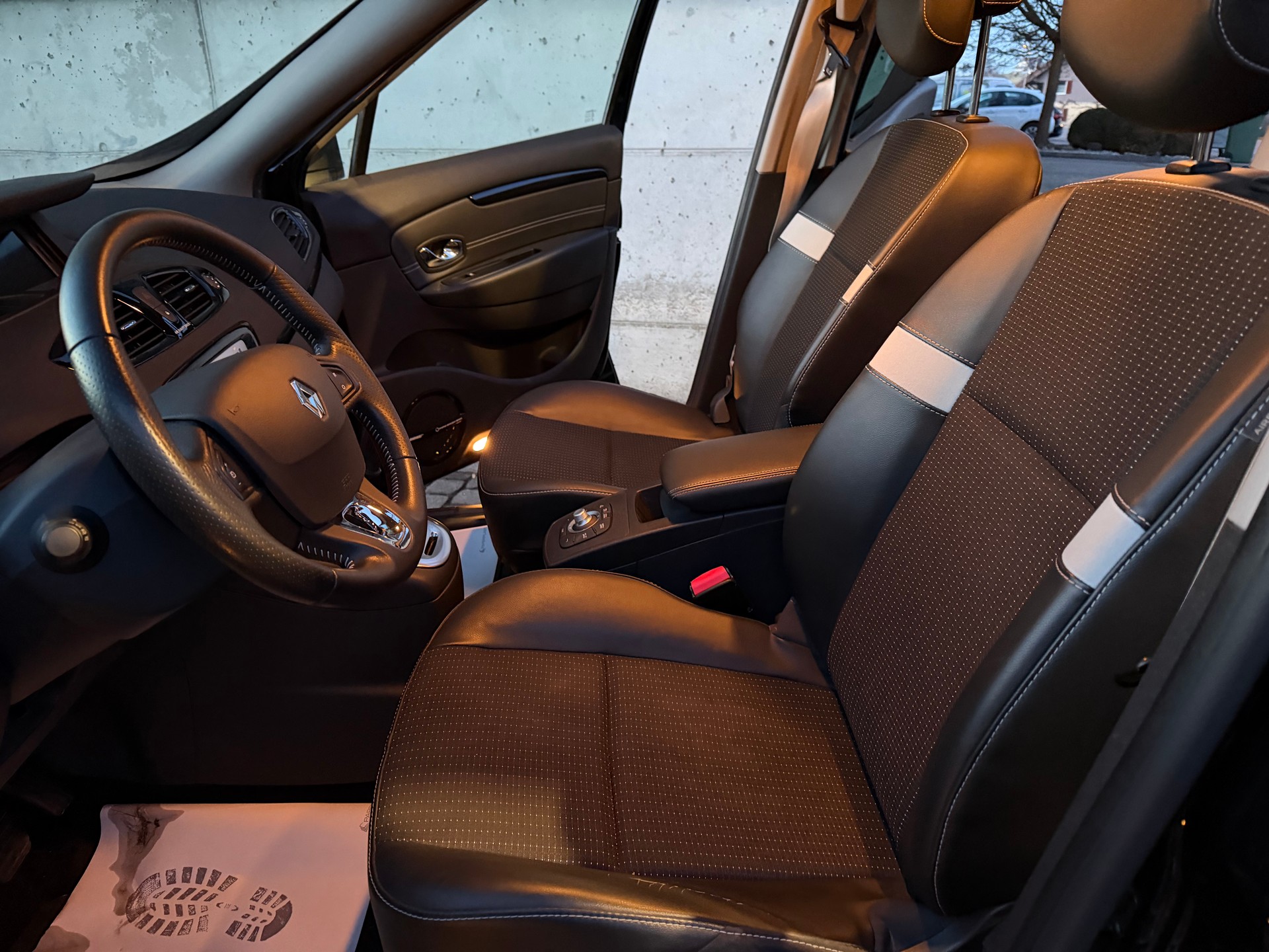 RENAULT Grand Scénic 1.2 16V Turbo Swiss Edition-image-13