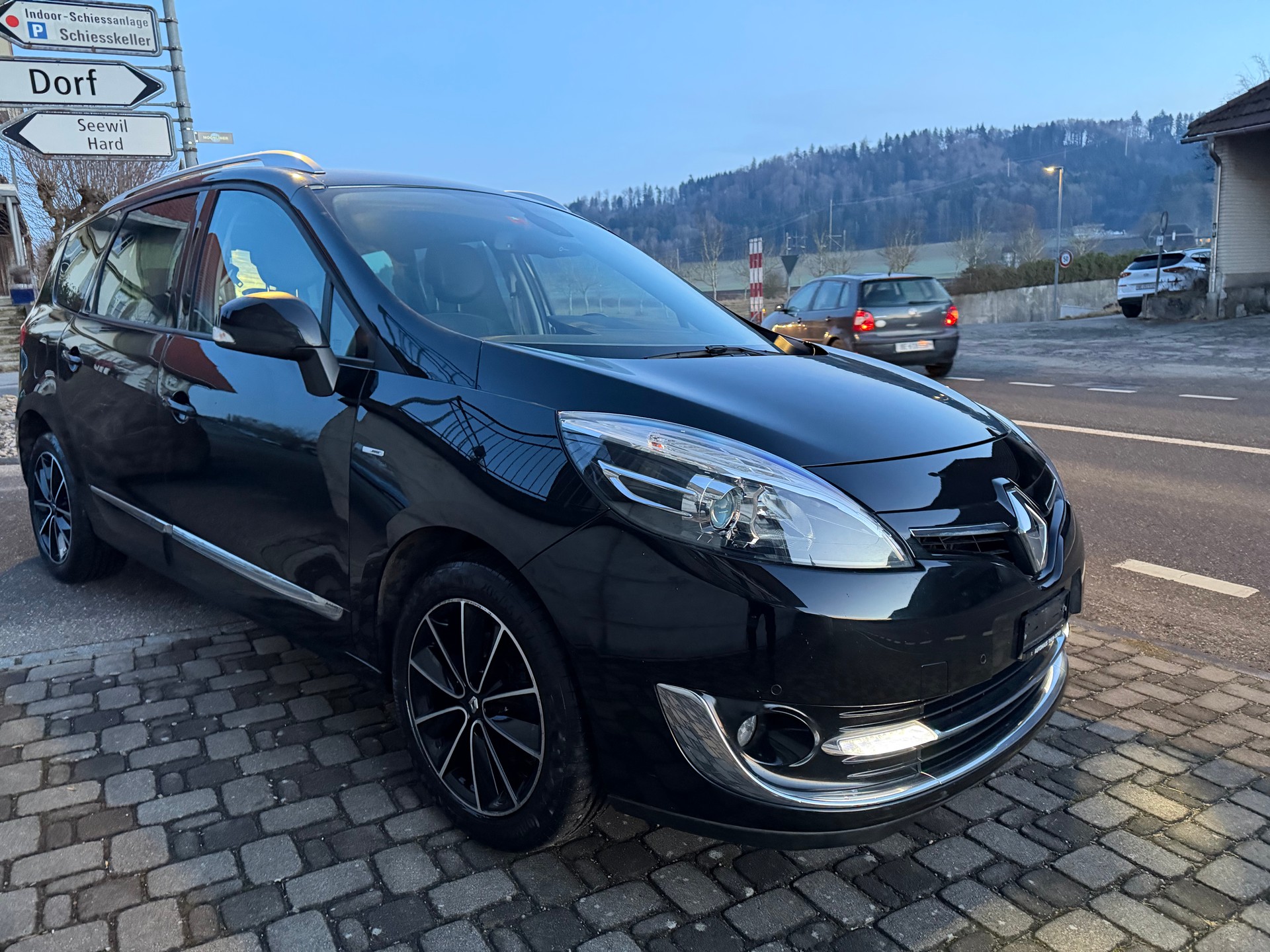RENAULT Grand Scénic 1.2 16V Turbo Swiss Edition-image-5