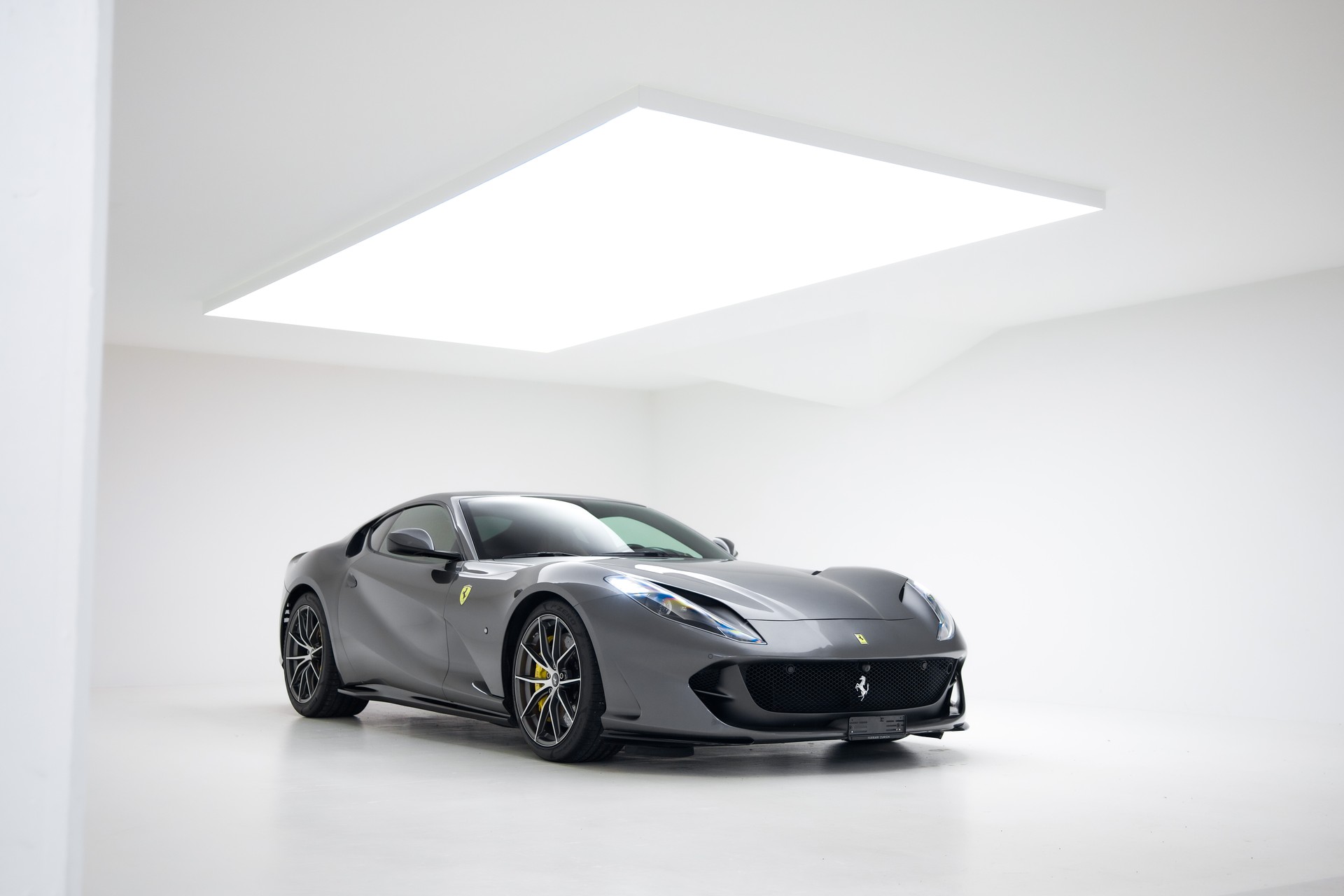 FERRARI 812 Superfast-image-6