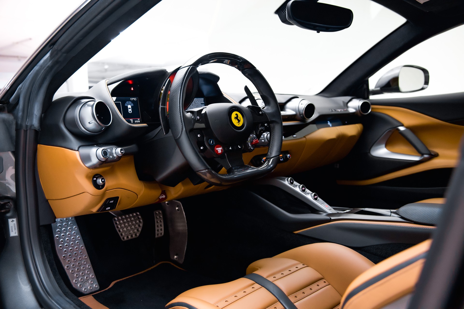 FERRARI 812 Superfast-showroom-element-2