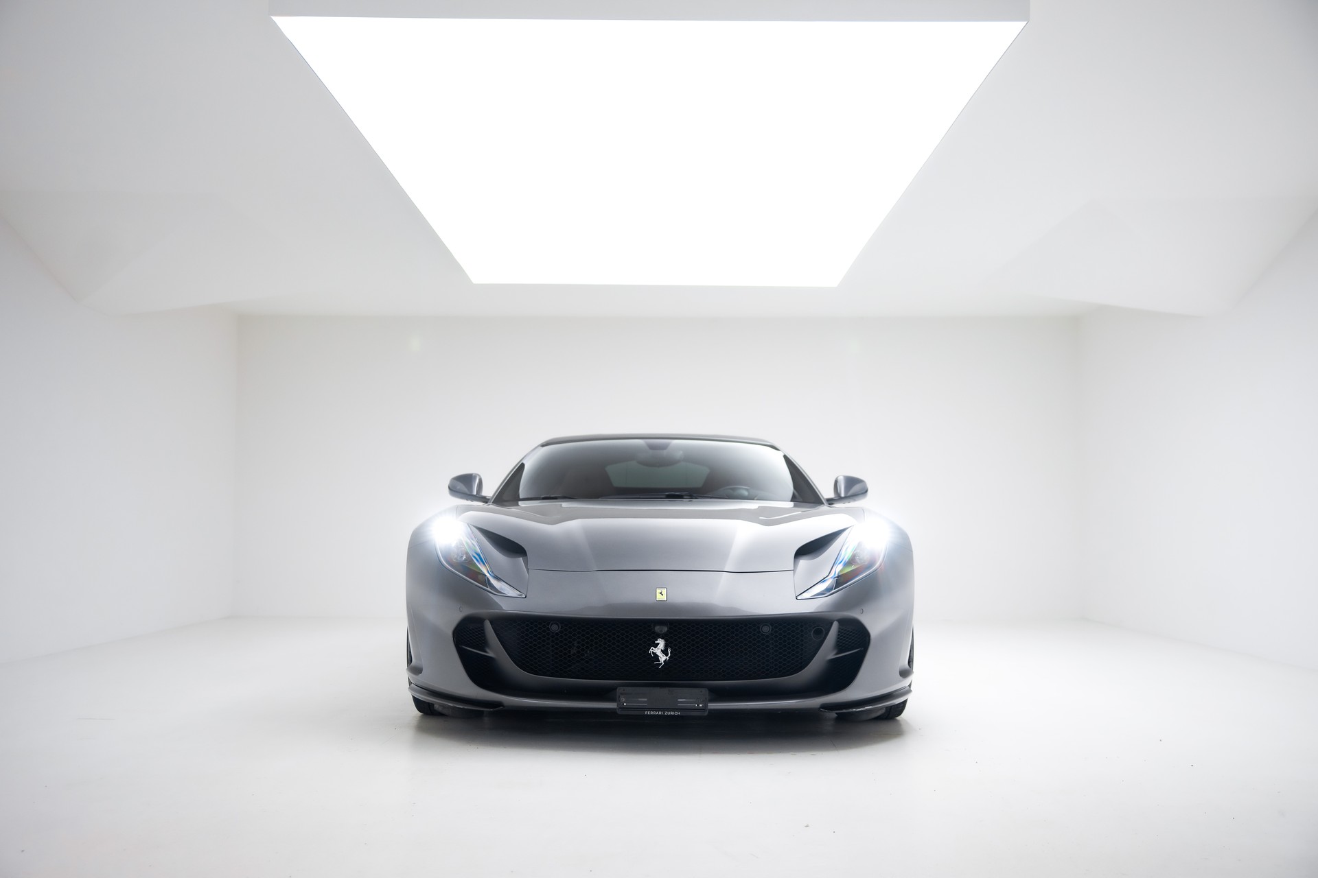 FERRARI 812 Superfast-image-4