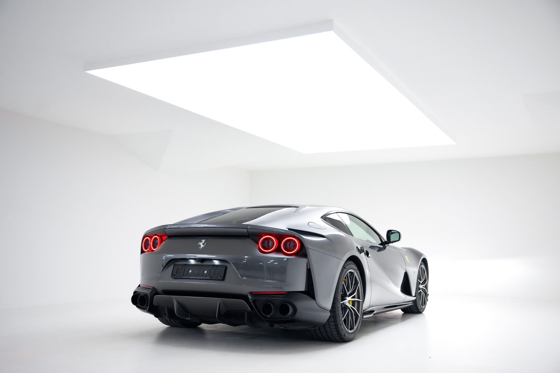 FERRARI 812 Superfast-image-10