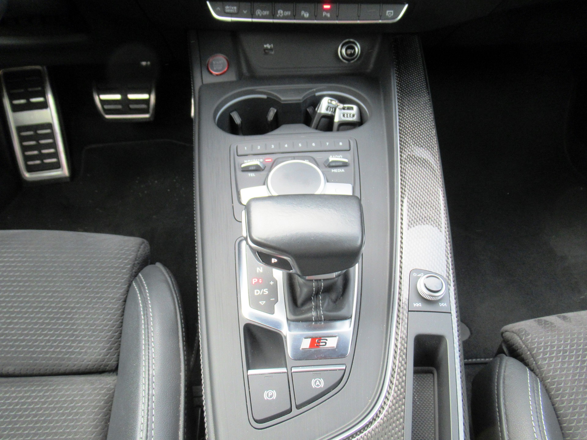 AUDI S4 Avant 3.0 TFSI quattro tiptronic-image-16