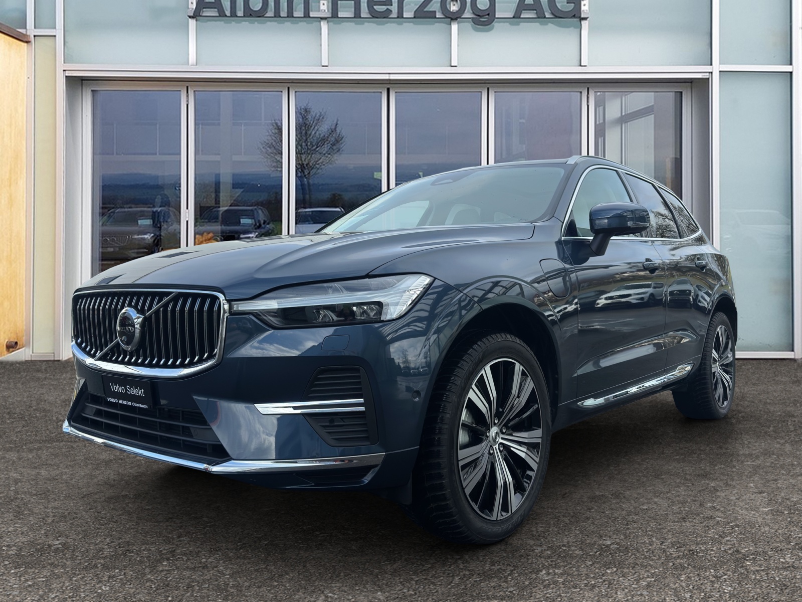 VOLVO XC60 2.0 T6 TE Ultra Bright eAWD-image-0