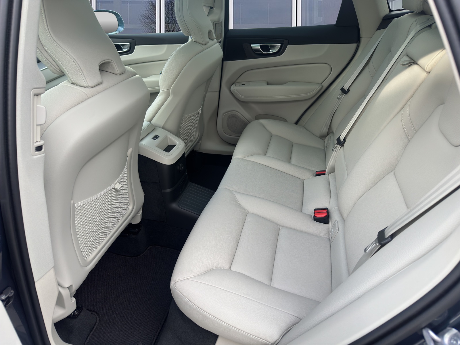 VOLVO XC60 2.0 T6 TE Ultra Bright eAWD-image-11