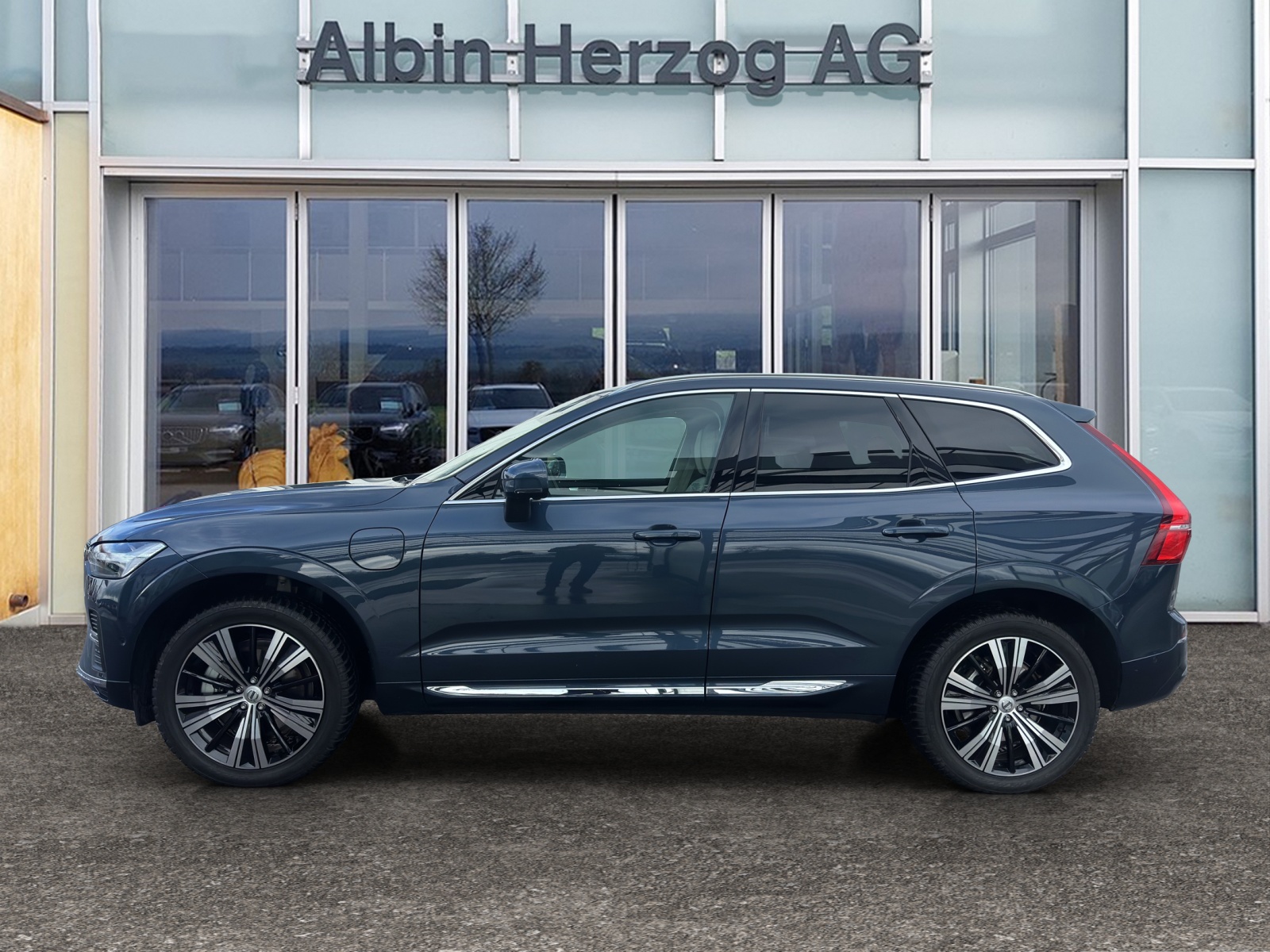 VOLVO XC60 2.0 T6 TE Ultra Bright eAWD-image-1