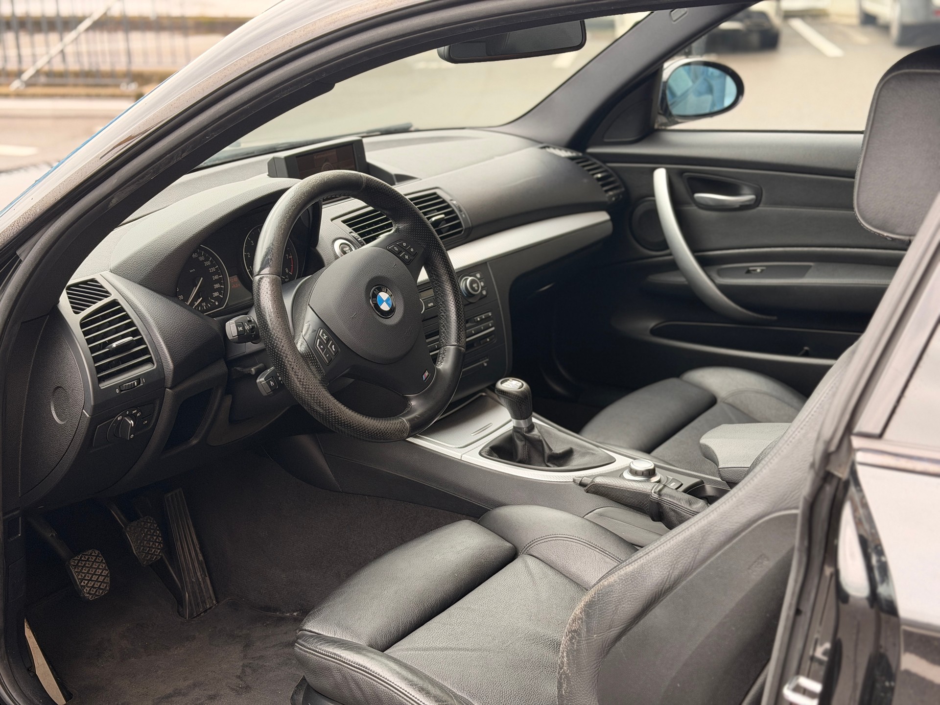 BMW 135i Coupé-image-12