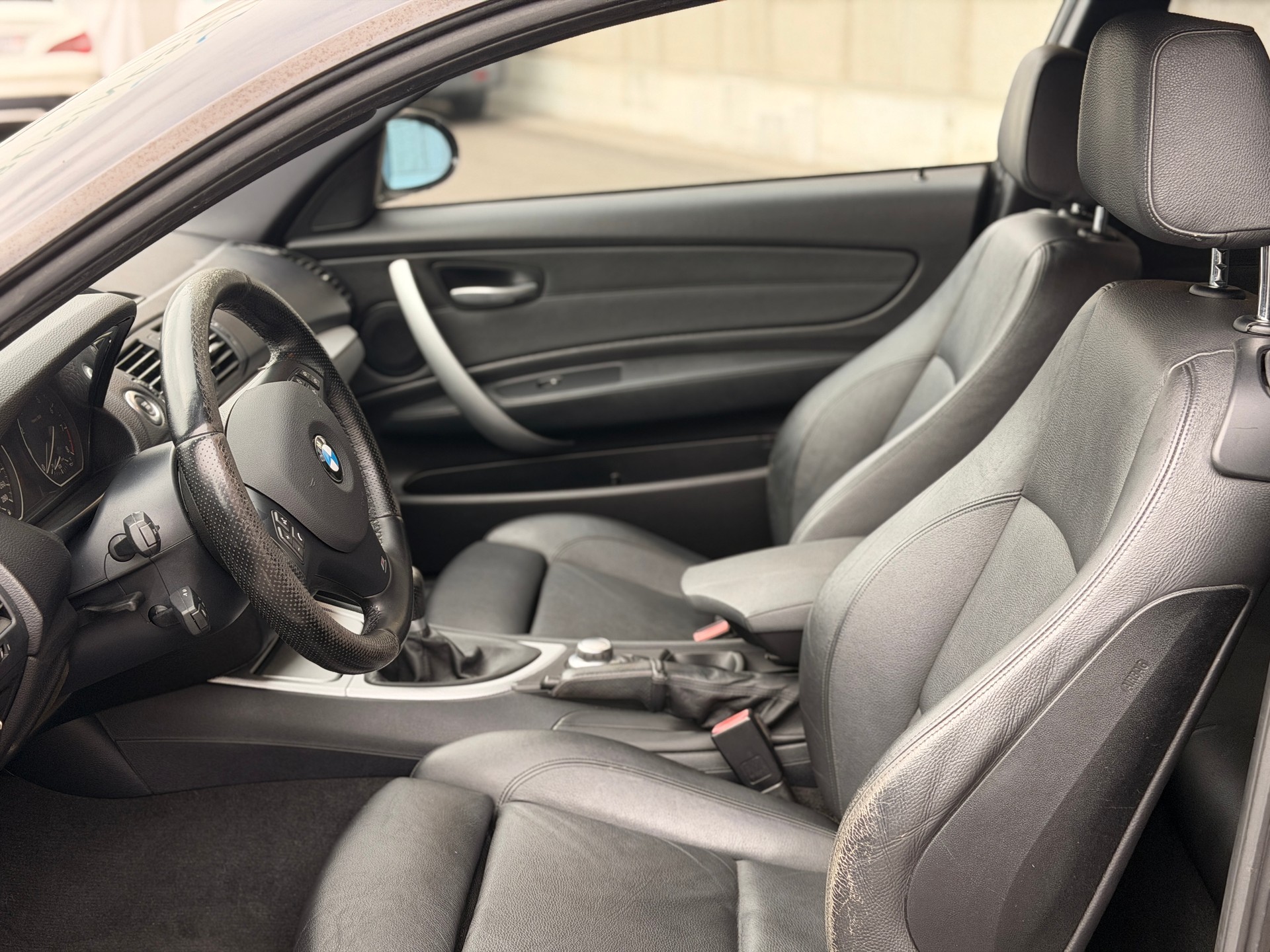 BMW 135i Coupé-image-13