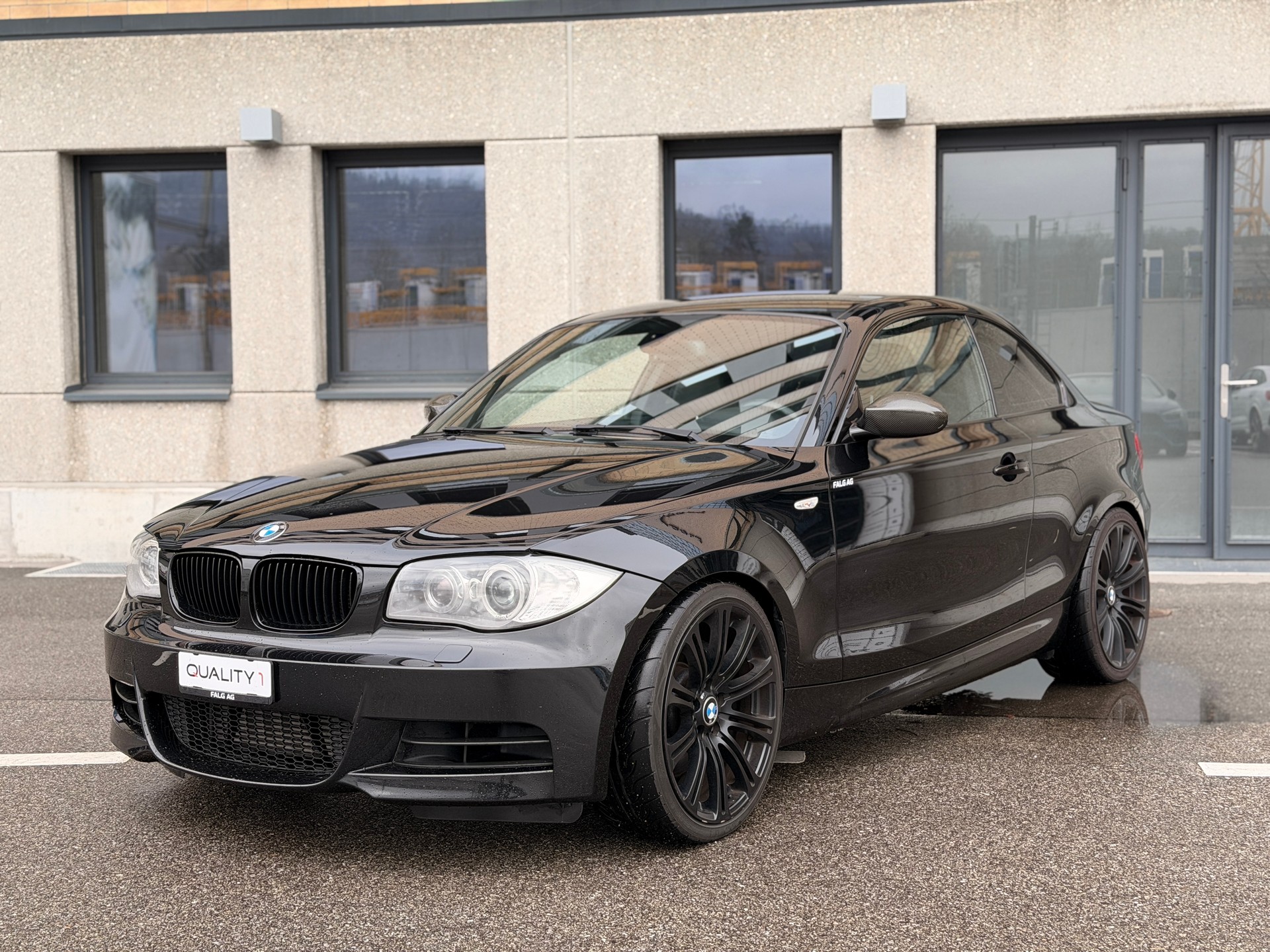 BMW 135i Coupé-image-0