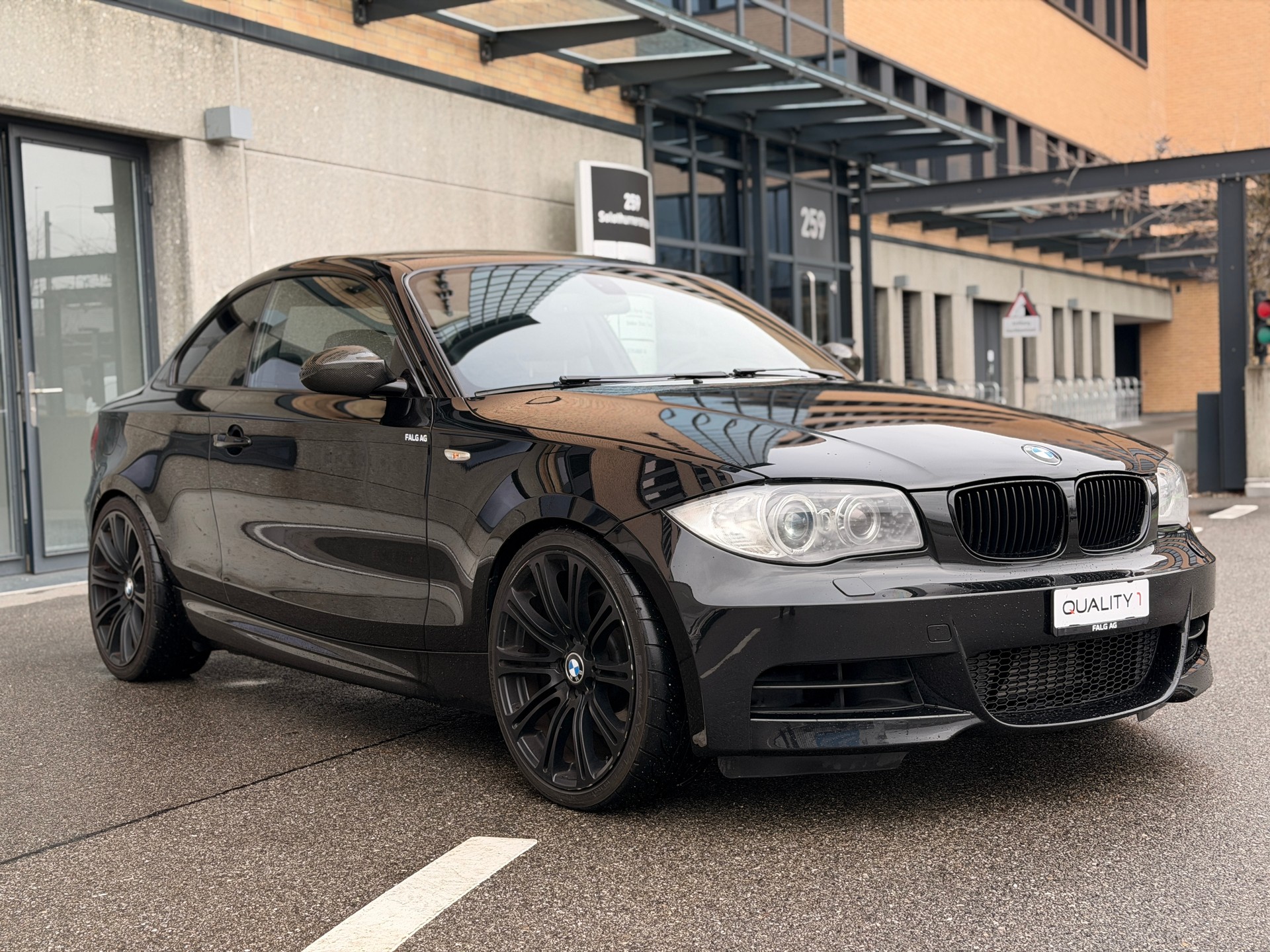 BMW 135i Coupé-image-5