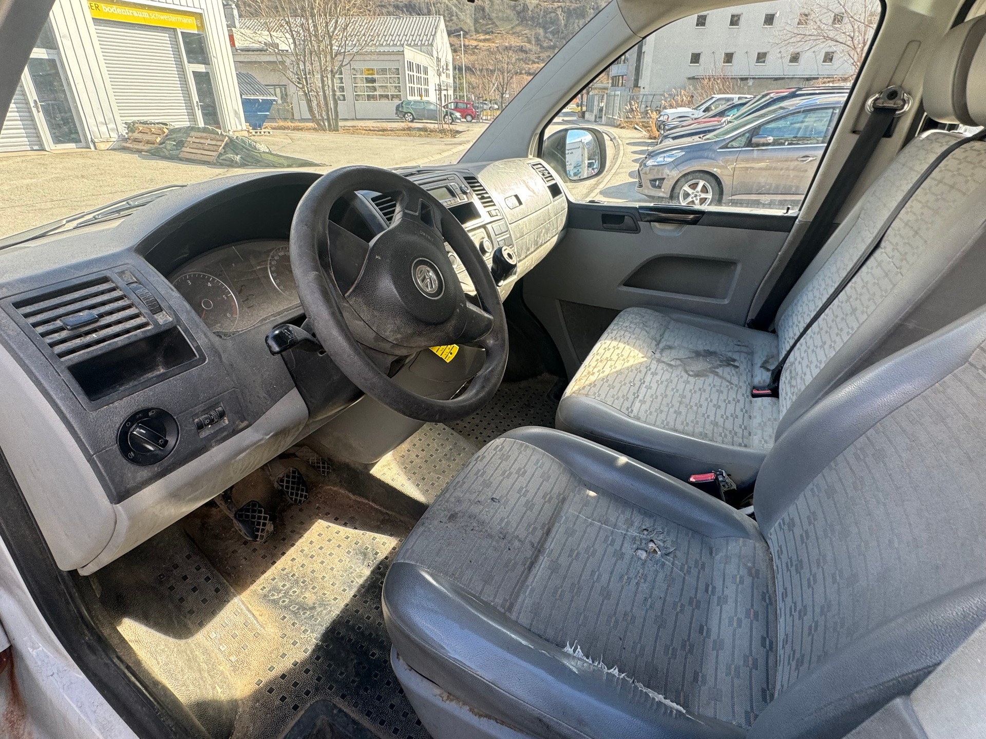 VW T5 2.0 TDI BMT Champion 4Motion-image-3