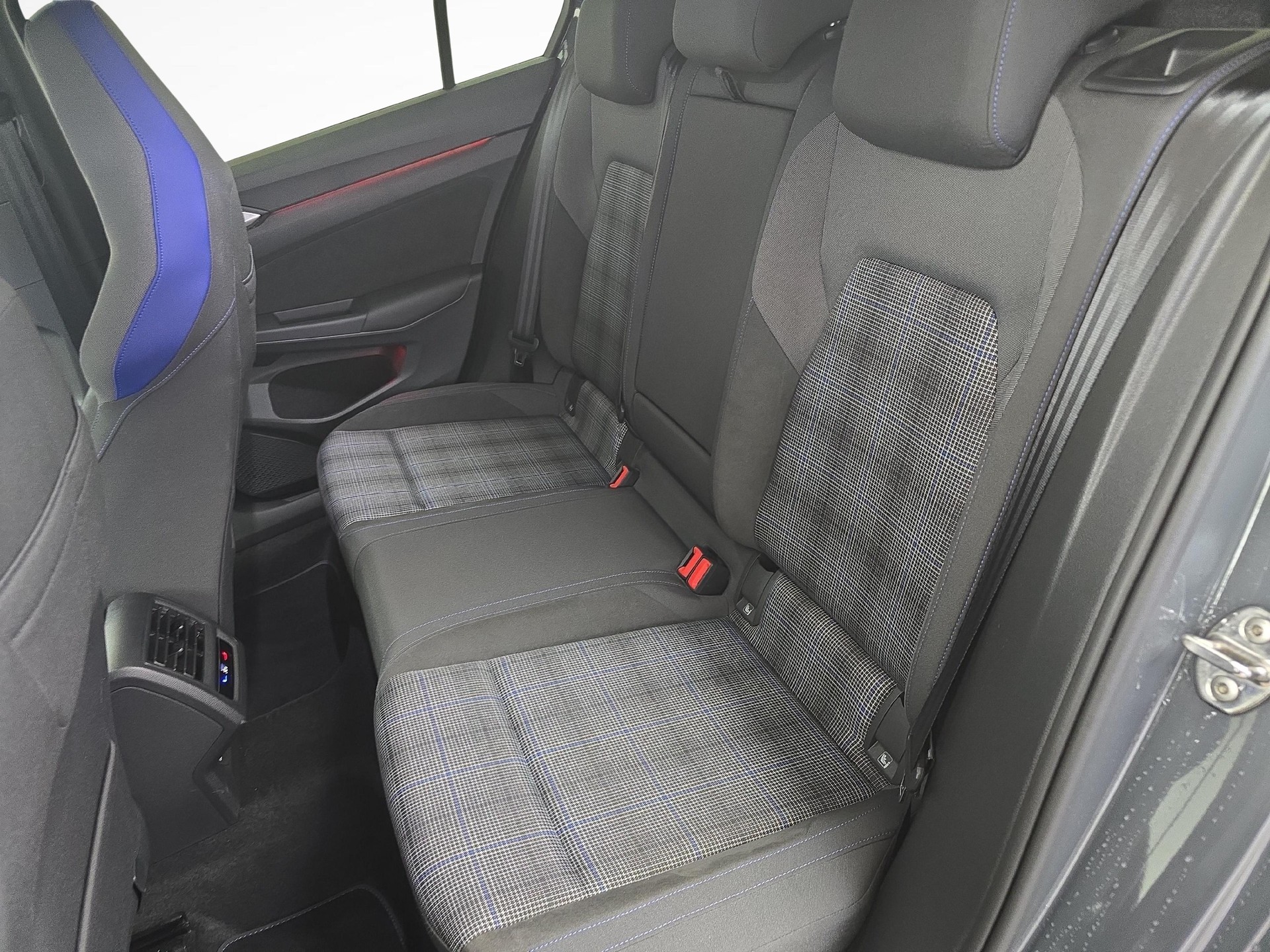 VW Golf VIII 1.4 TSI PHEV GTE DSG-image-14