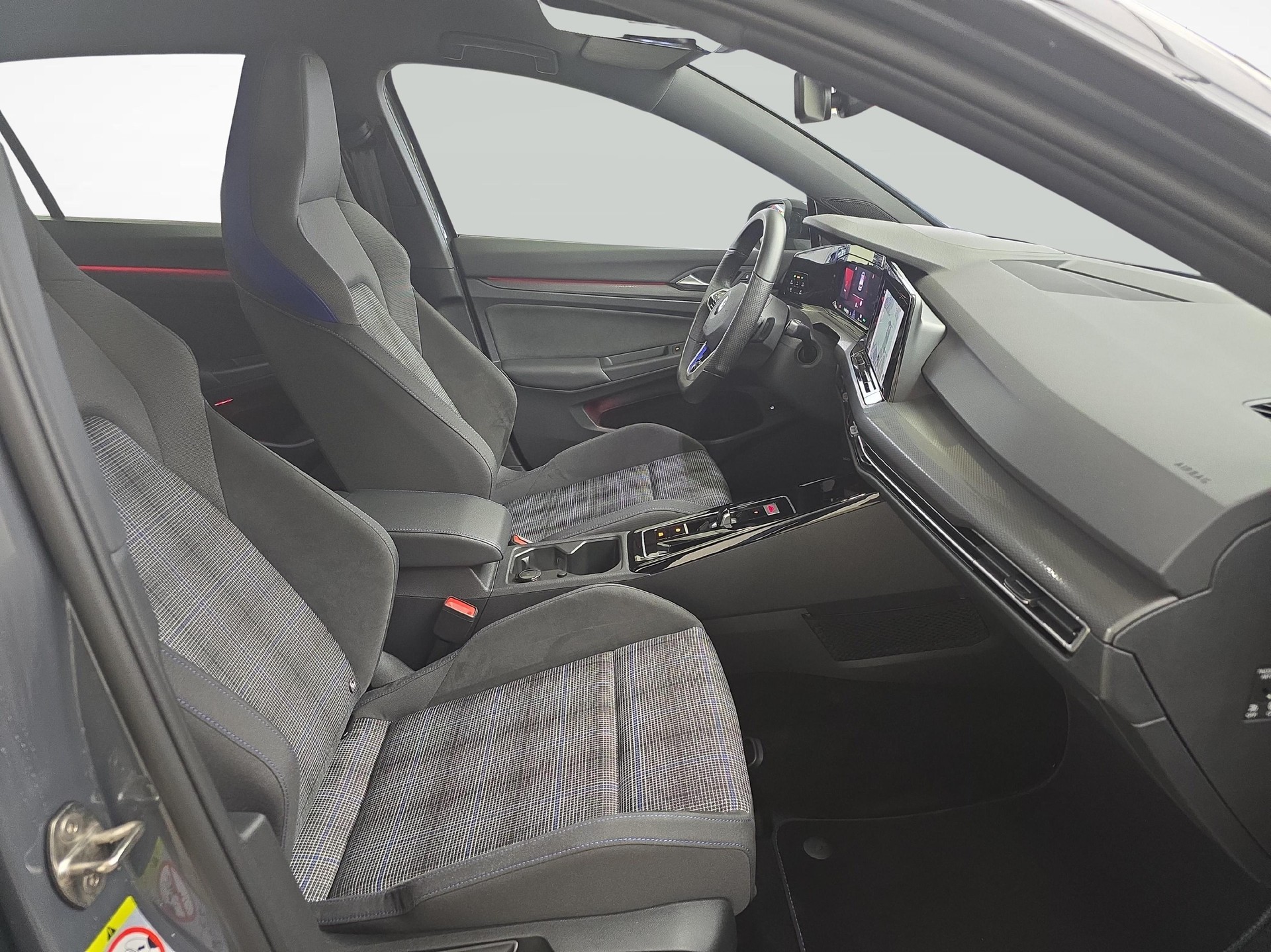 VW Golf VIII 1.4 TSI PHEV GTE DSG-image-13