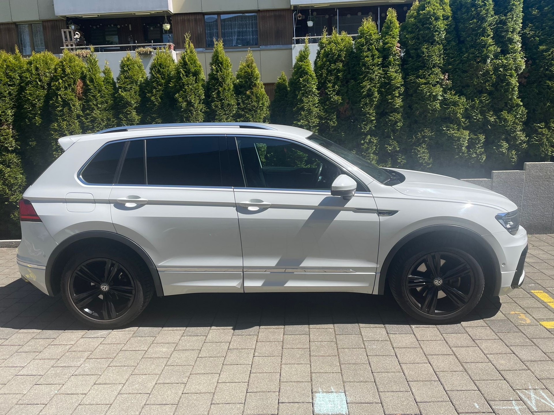 VW Tiguan 2.0TSI R-Line 4Motion DSG * 12 Monate Garantie*8 Fach*AB MFK& SERVICE*-showroom-element-1