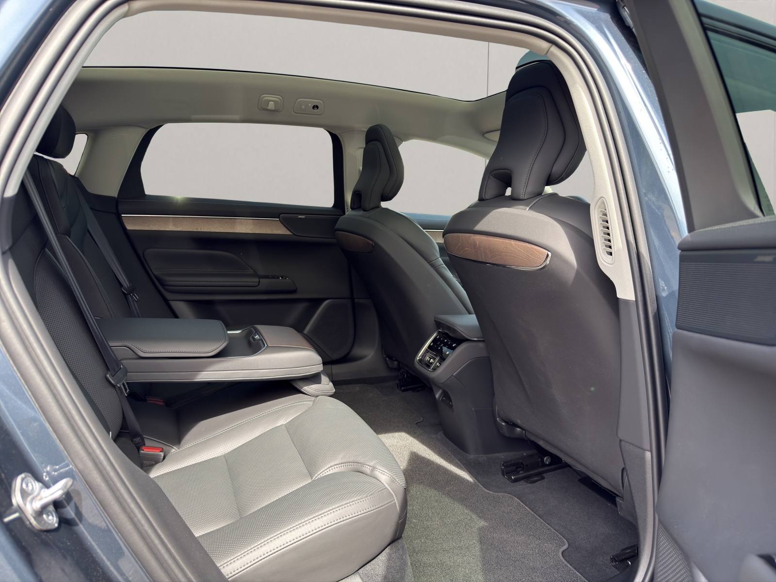 VOLVO ES90 Ultra .-image-15
